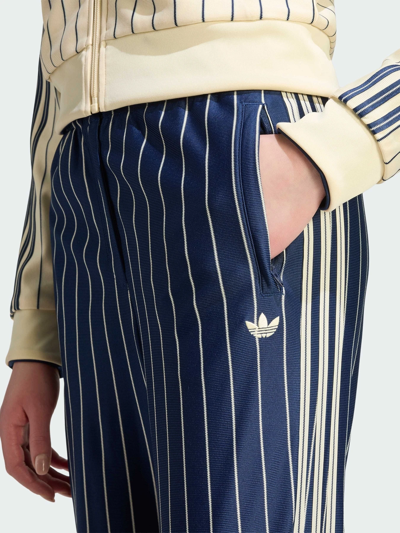 Брюки Adidas модель KR7037 Брюки Adidas модель KR7037 Фото