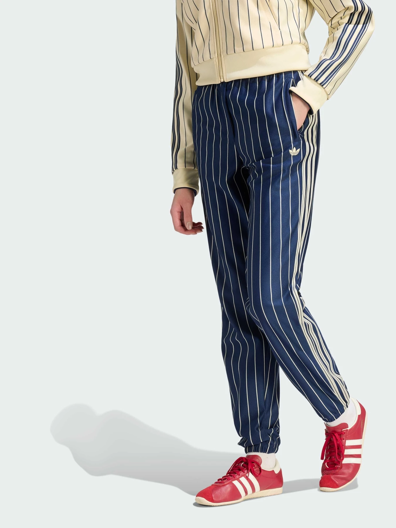 Брюки Adidas модель KR7037 Брюки Adidas модель KR7037 Фото