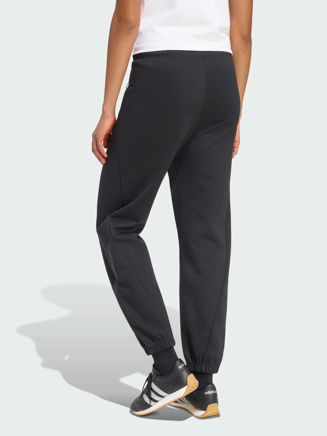 Брюки Adidas ZNE модель KF6338 Брюки Adidas ZNE модель KF6338 Фото