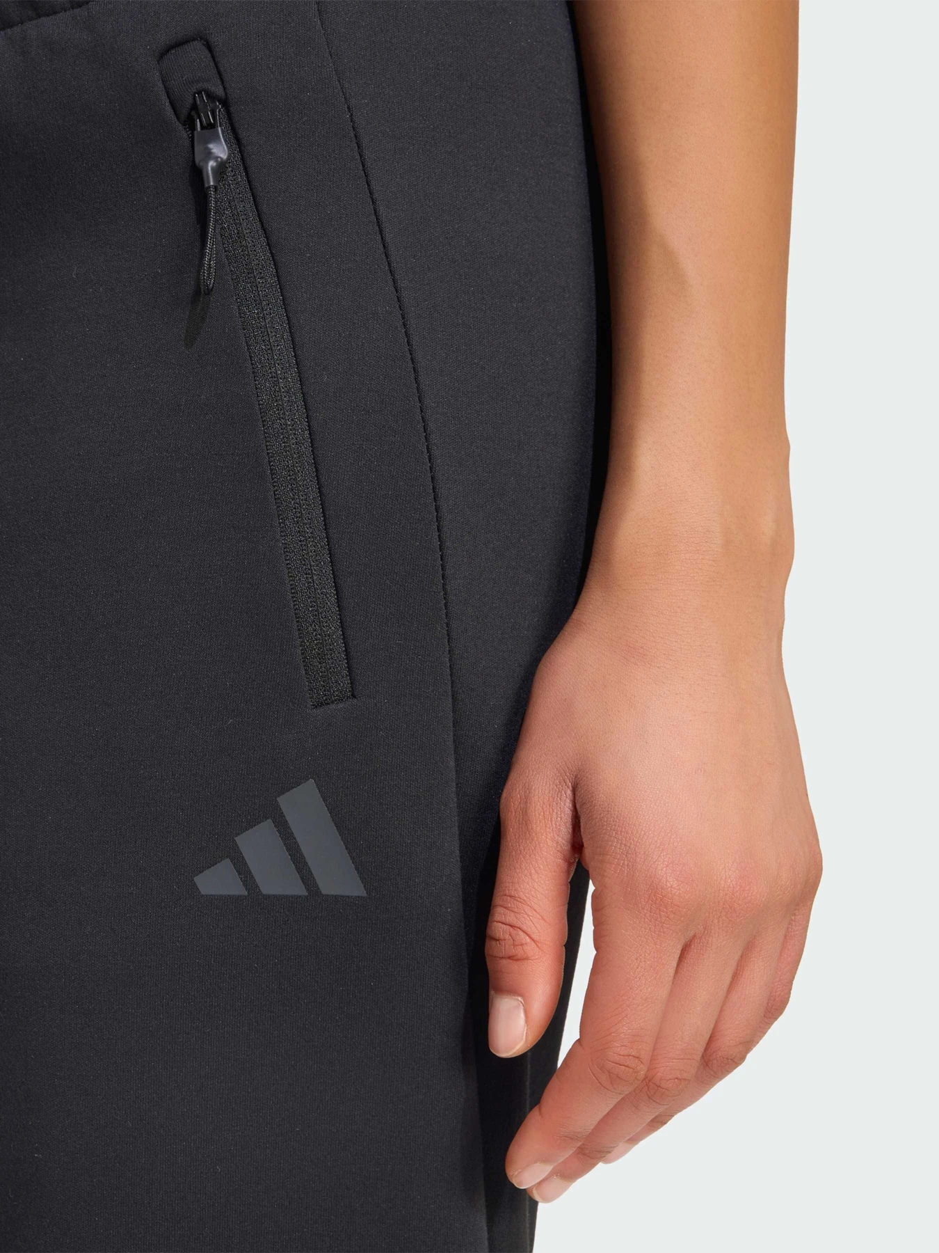 Брюки Adidas ZNE модель KF6338 Брюки Adidas ZNE модель KF6338 Фото