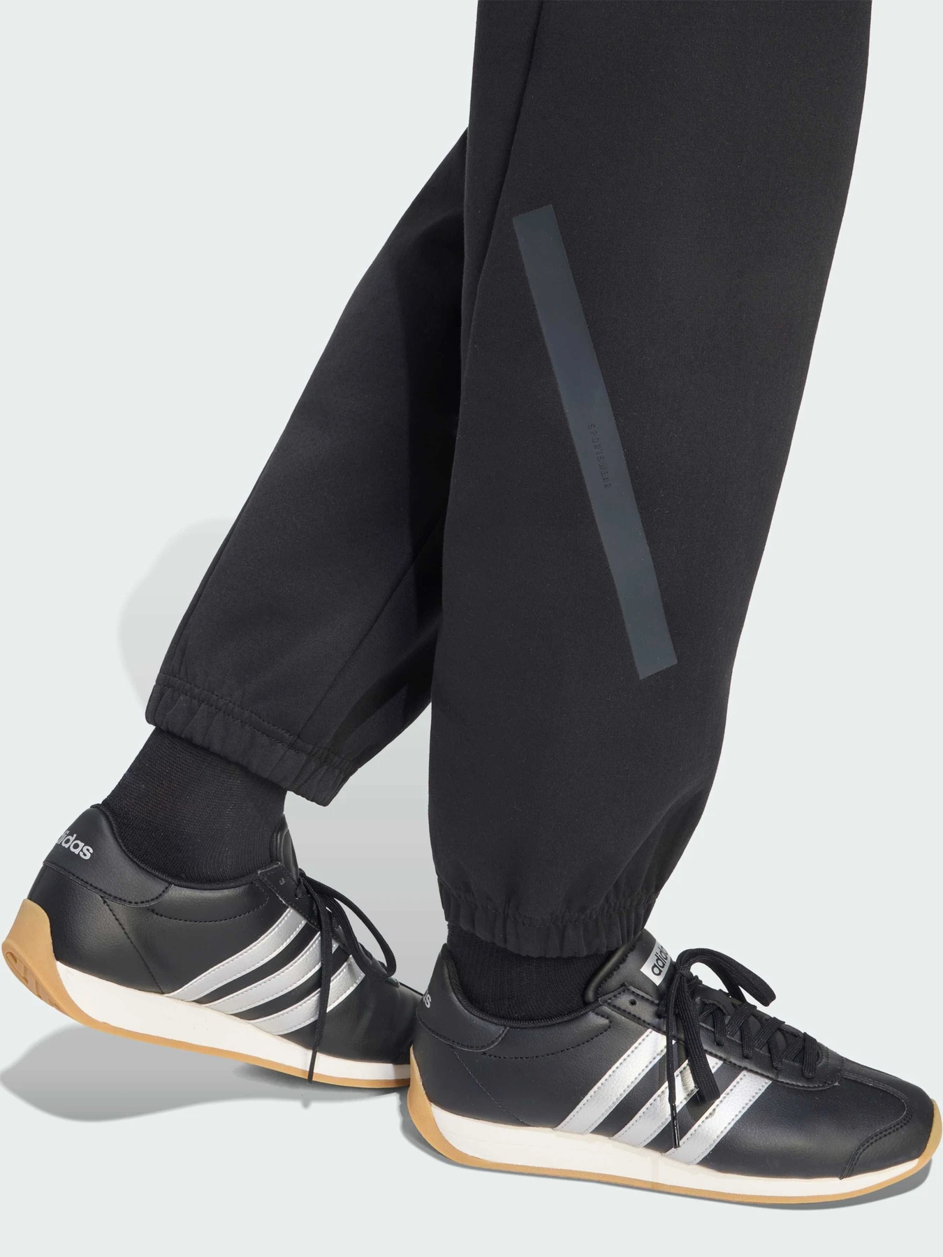 Брюки Adidas ZNE модель KF6338 Брюки Adidas ZNE модель KF6338 Фото