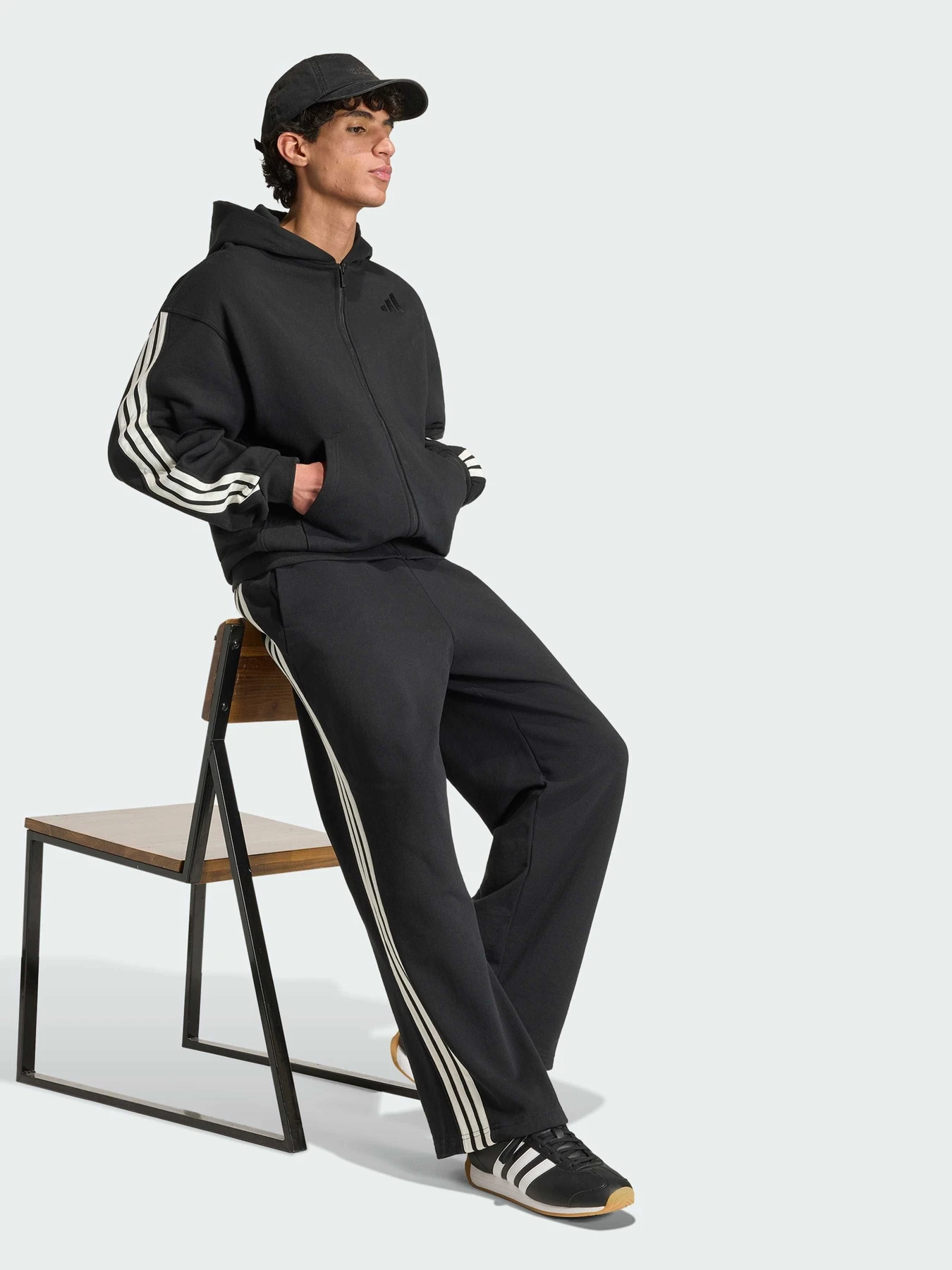 Брюки Adidas 3 Stripes модель KW2358 Брюки Adidas 3 Stripes модель KW2358 Фото