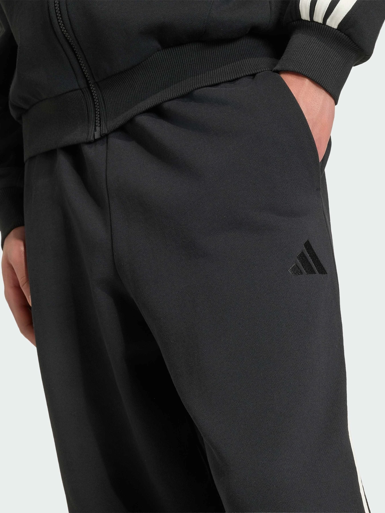 Брюки Adidas 3 Stripes модель KW2358 Брюки Adidas 3 Stripes модель KW2358 Фото
