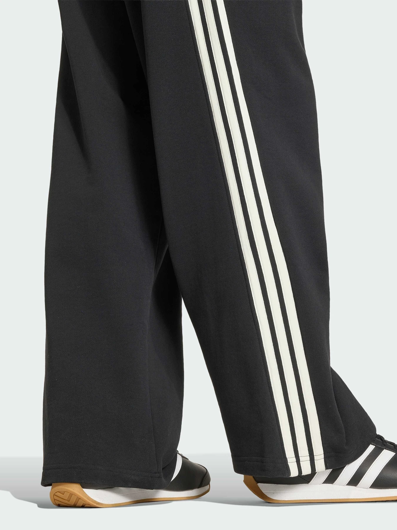 Брюки Adidas 3 Stripes модель KW2358 Брюки Adidas 3 Stripes модель KW2358 Фото