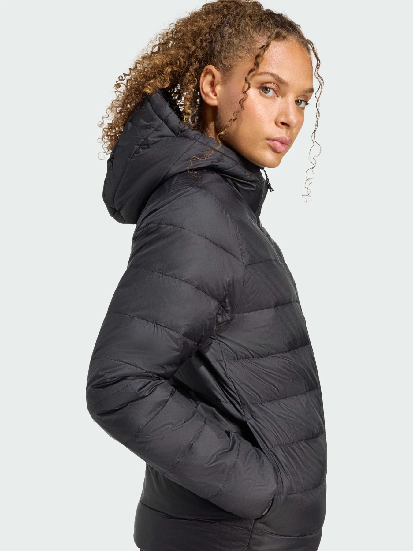 Куртки та дублянки Adidas Adidas Essentials модель KB2149 Фото