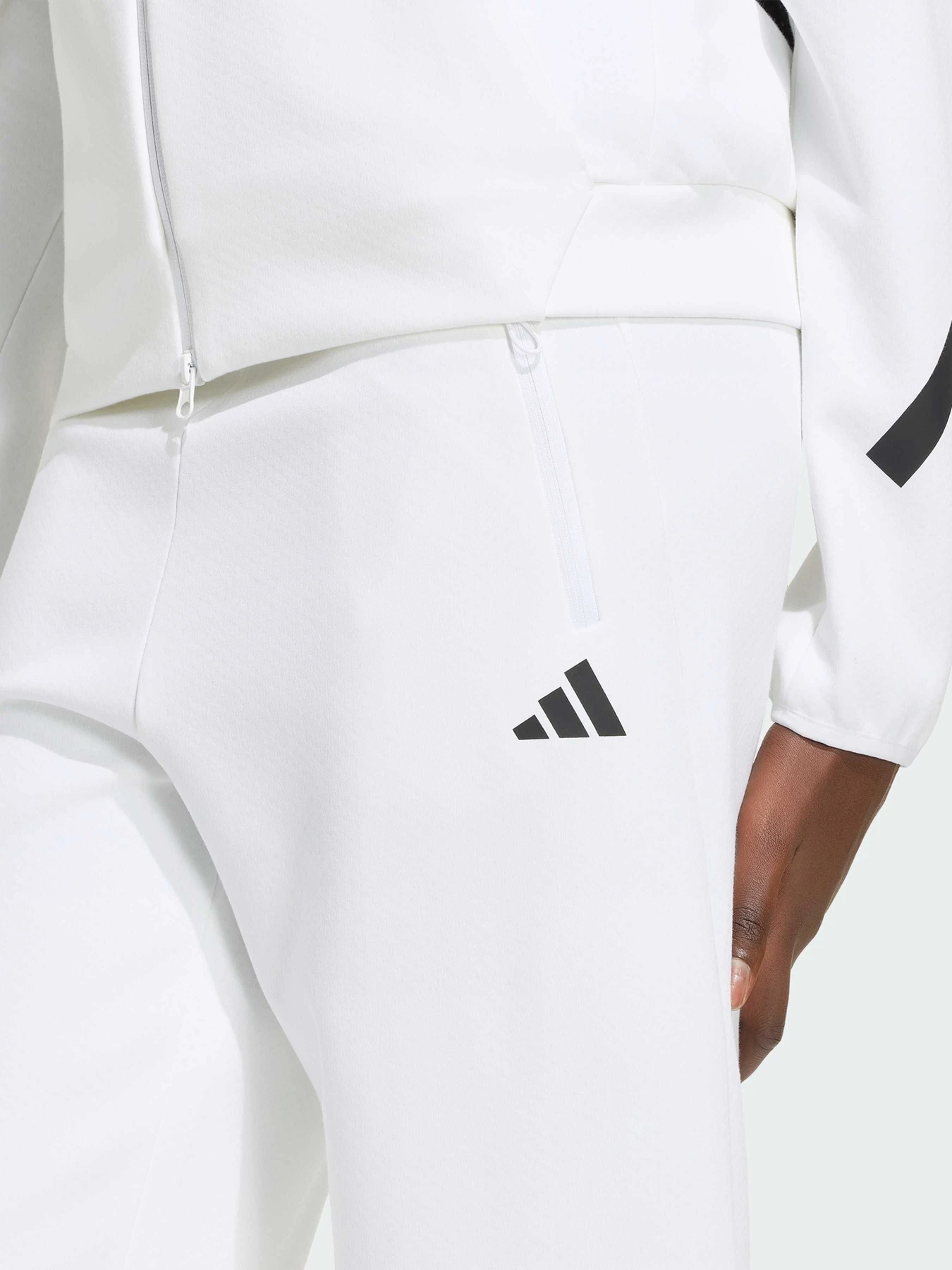 Брюки Adidas ZNE модель KF6337 Брюки Adidas ZNE модель KF6337 Фото
