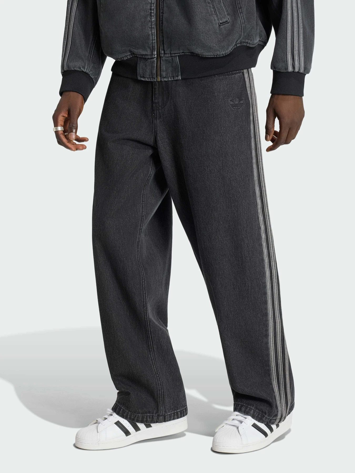 Джинси Adidas модель IB6947 Джинси Adidas модель IB6947 Фото