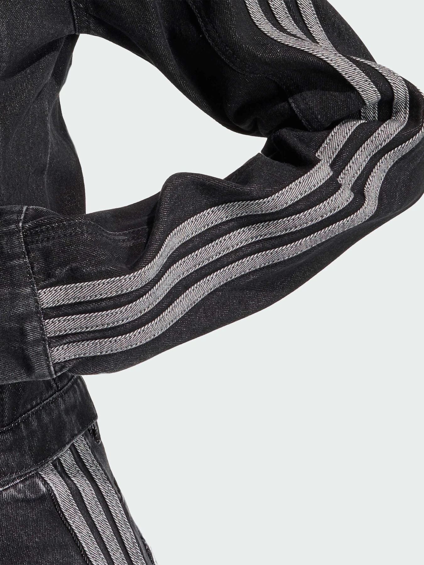 Куртки та дублянки Adidas модель KQ6467 Фото