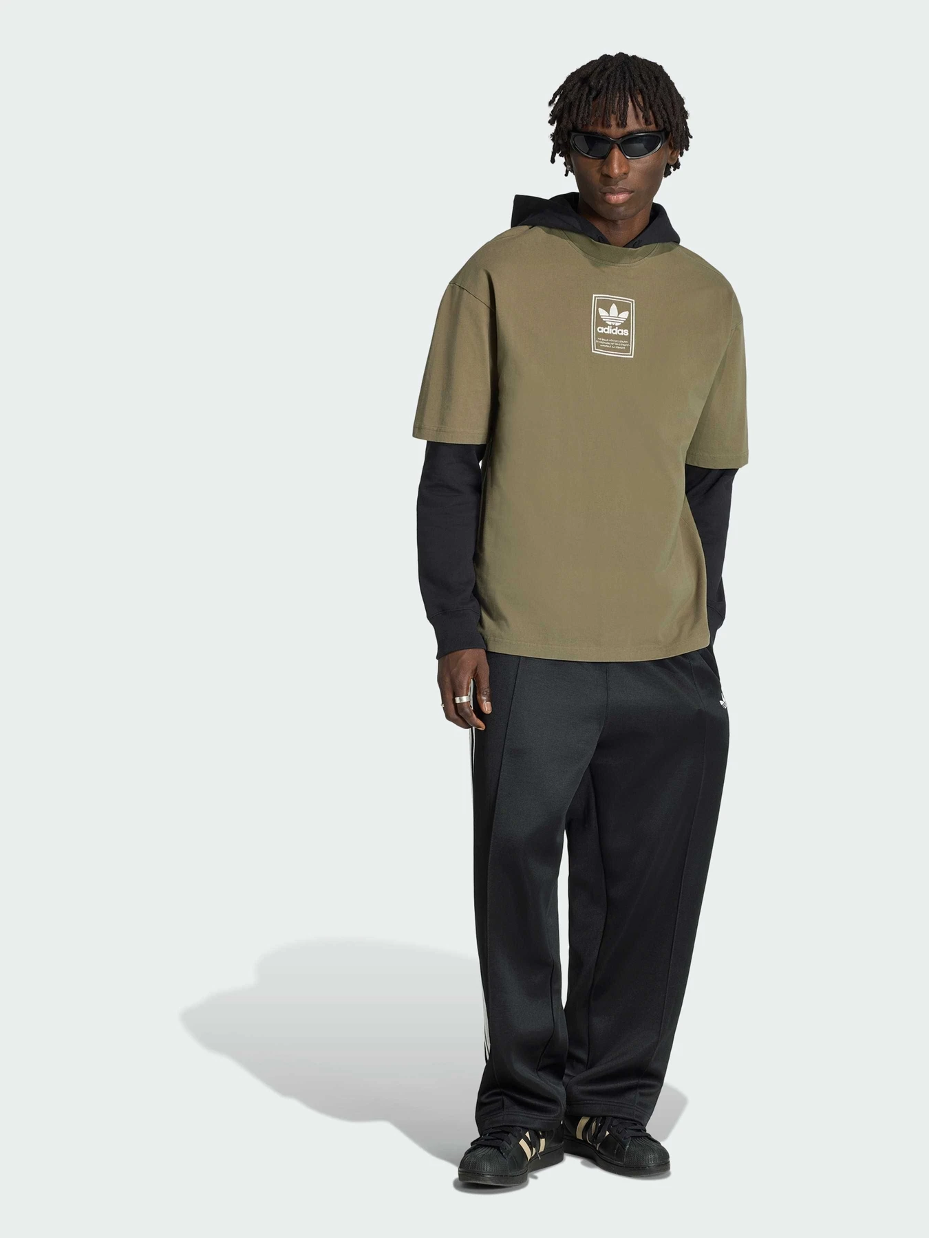 Футболки і поло Adidas Graphics модель KW4406 Футболки і поло Adidas Graphics модель KW4406 Фото
