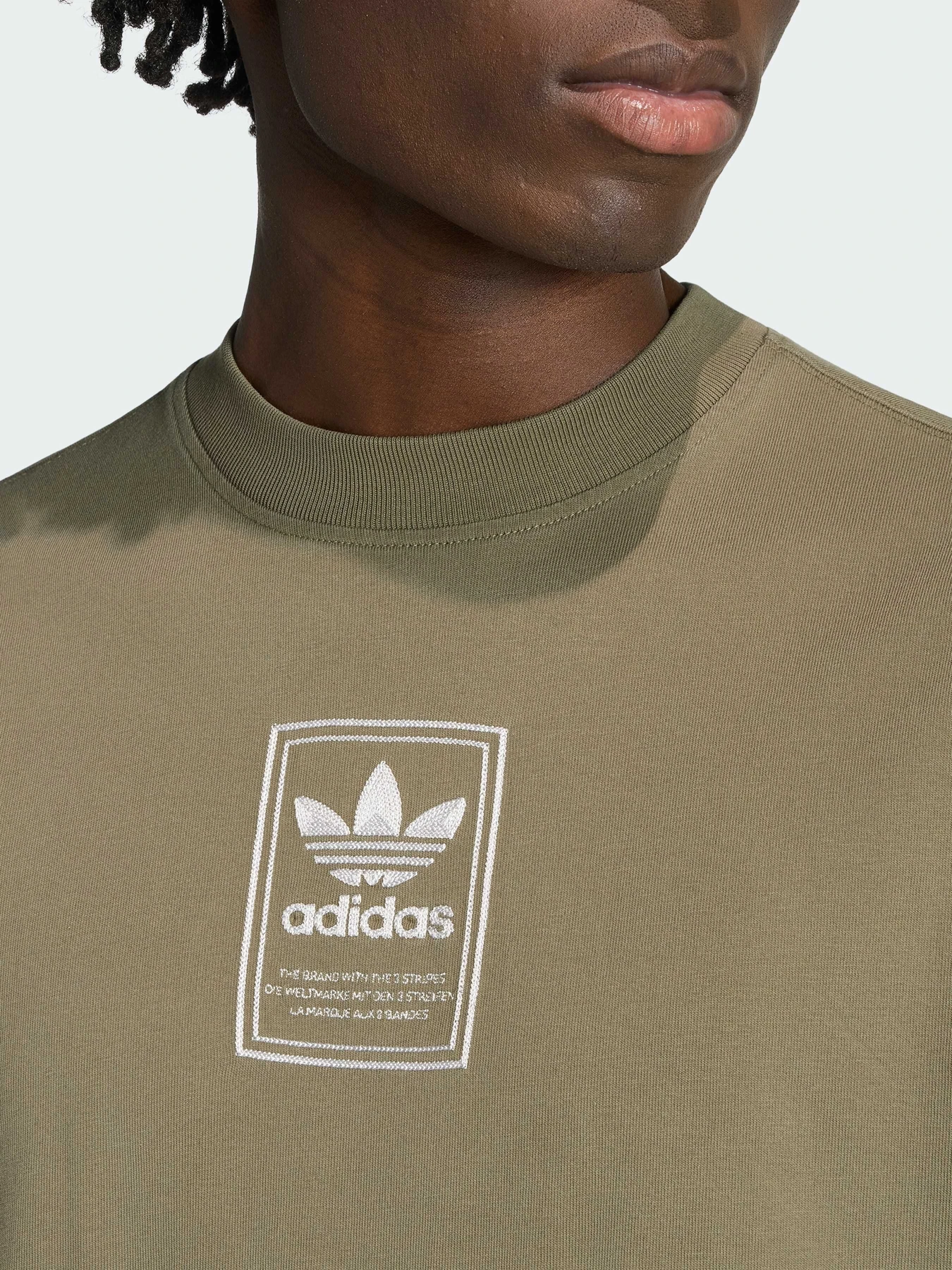 Футболки і поло Adidas Graphics модель KW4406 Футболки і поло Adidas Graphics модель KW4406 Фото