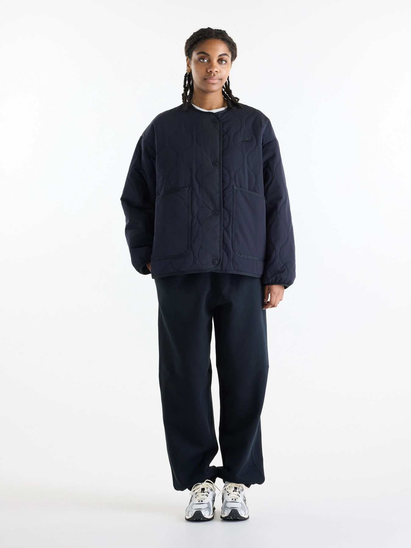 Куртки та дублянки New Balance Quilted Bomber модель WJ62P3VEDNT Куртки та дублянки New Balance Quilted Bomber модель WJ62P3VEDNT Фото