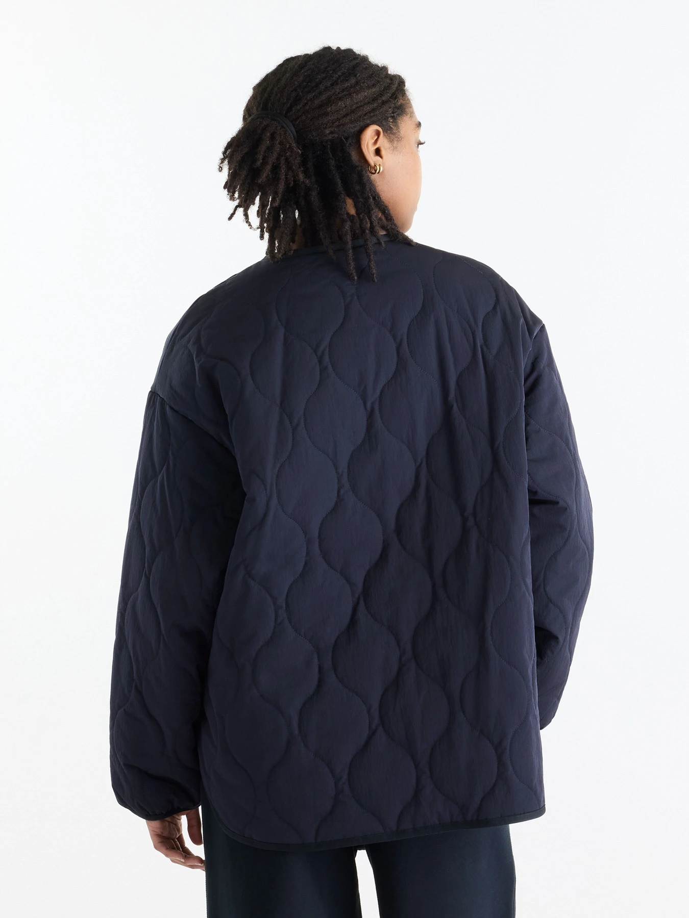 Куртки та дублянки New Balance Quilted Bomber модель WJ62P3VEDNT Куртки та дублянки New Balance Quilted Bomber модель WJ62P3VEDNT Фото