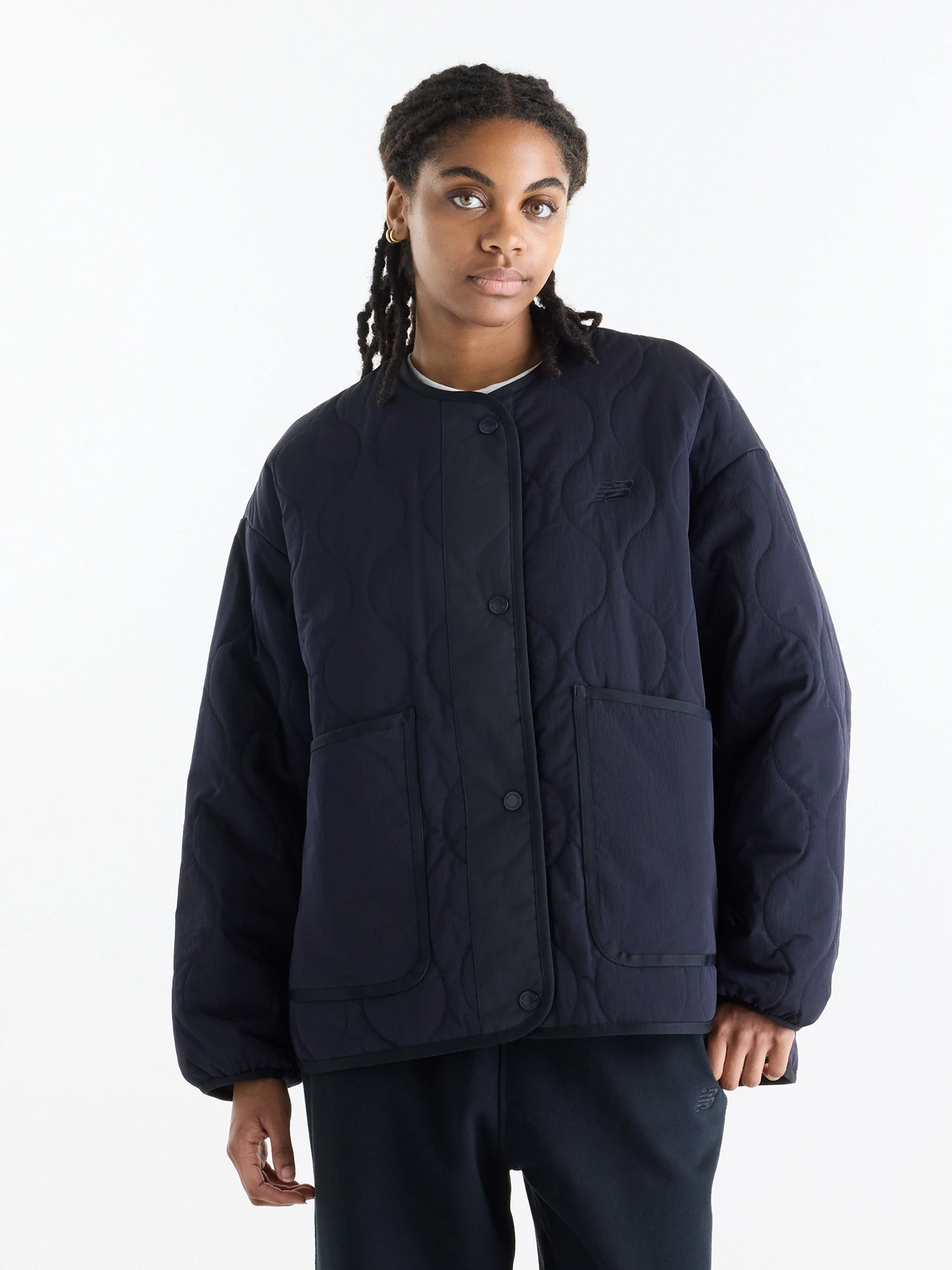 Куртки та дублянки New Balance Quilted Bomber модель WJ62P3VEDNT Куртки та дублянки New Balance Quilted Bomber модель WJ62P3VEDNT Фото