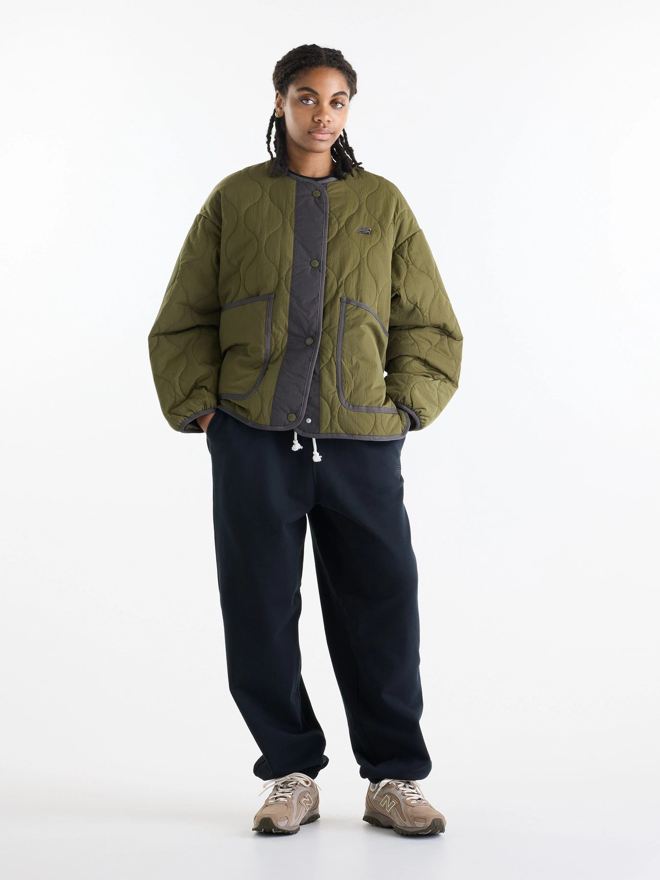 Куртки та дублянки New Balance Quilted Bomber модель WJ62P3VEAAO Куртки та дублянки New Balance Quilted Bomber модель WJ62P3VEAAO Фото