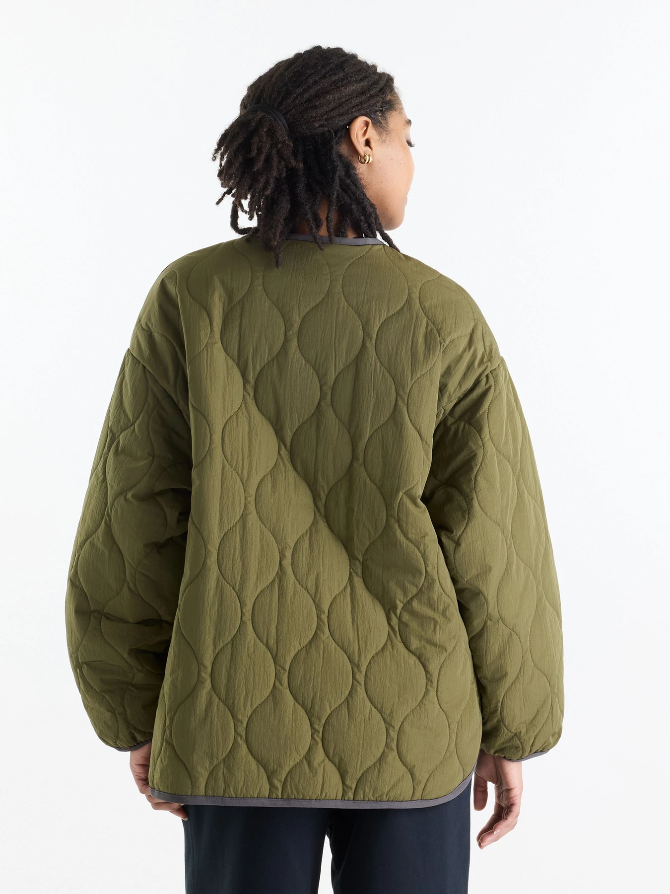 Куртки та дублянки New Balance Quilted Bomber модель WJ62P3VEAAO Куртки та дублянки New Balance Quilted Bomber модель WJ62P3VEAAO Фото
