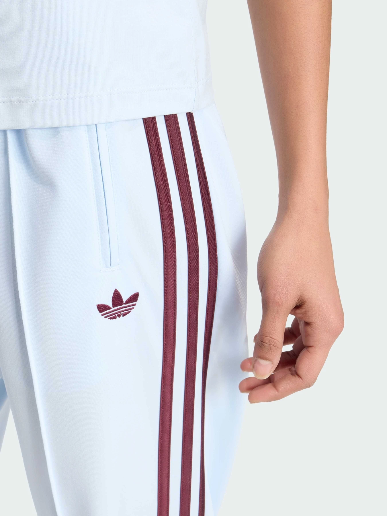 Брюки Adidas Adicolor модель KC6561 Брюки Adidas Adicolor модель KC6561 Фото