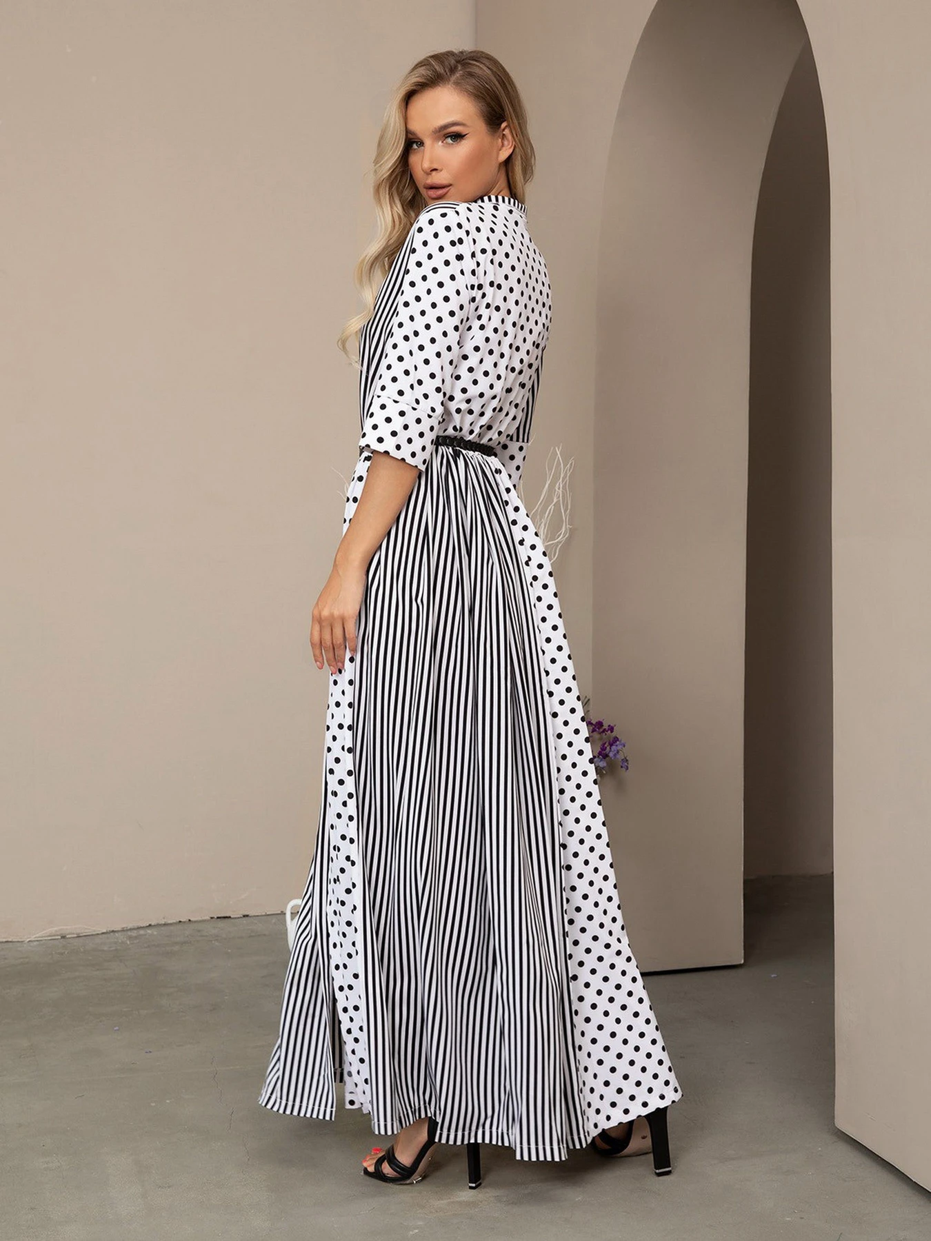 Сукні ISSA Plus модель 12525_blackwhite Сукні ISSA Plus модель 12525_blackwhite Фото