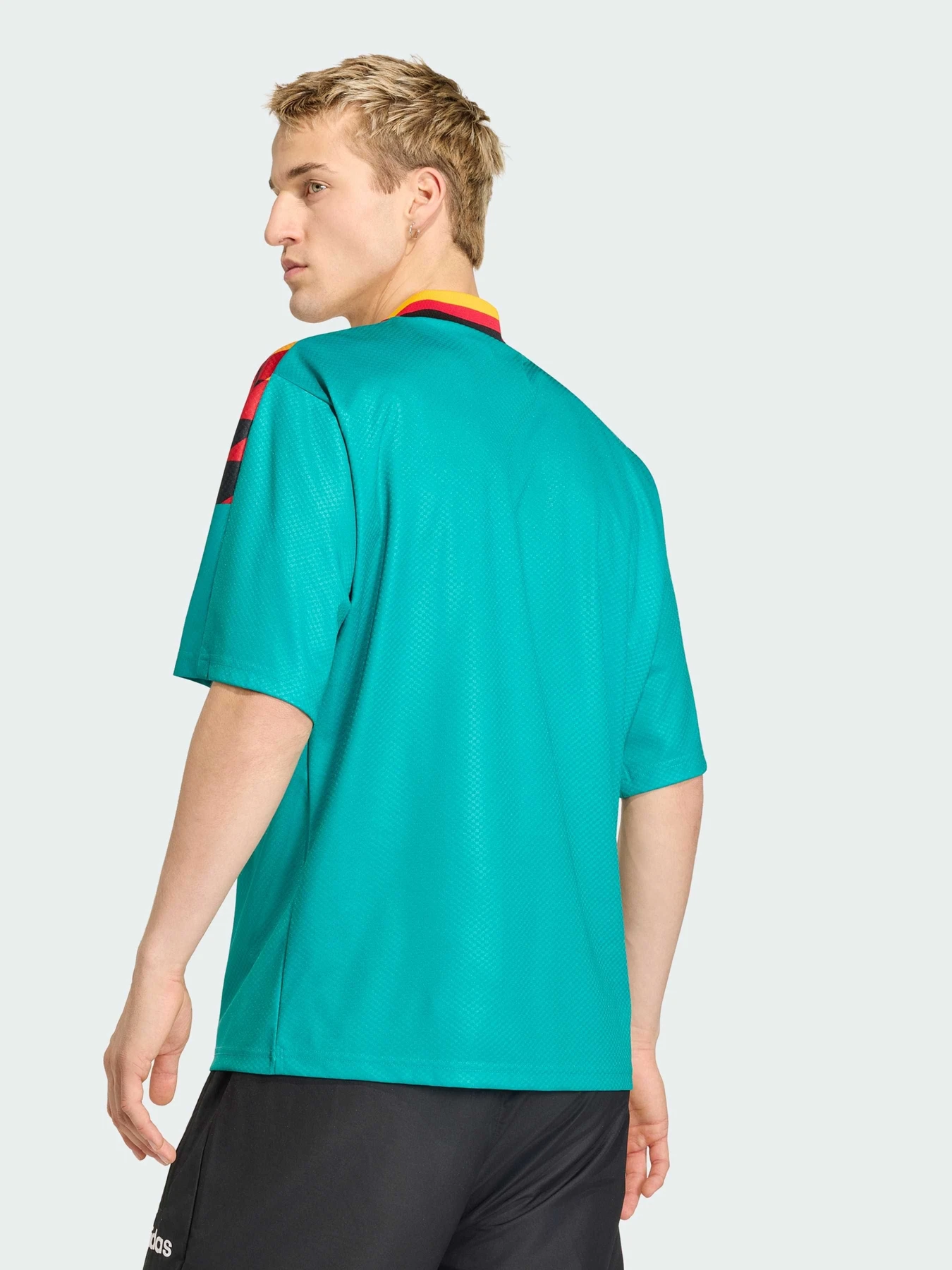 Футболки и поло Adidas модель JZ6941 Футболки и поло Adidas модель JZ6941 Фото