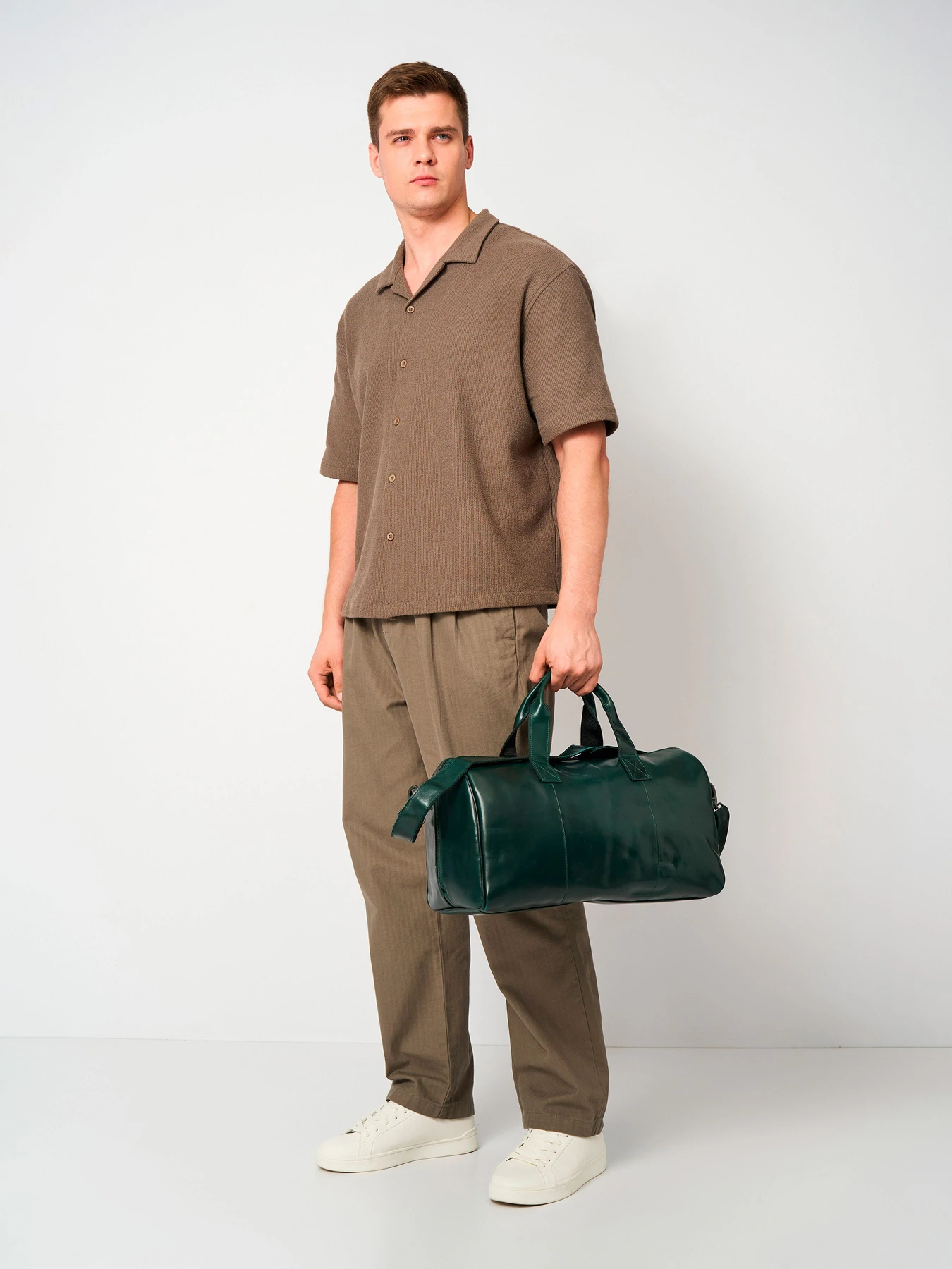 Дорожные сумки и чемоданы Ashwood Leather модель P68 GREEN Дорожные сумки и чемоданы Ashwood Leather модель P68 GREEN Фото