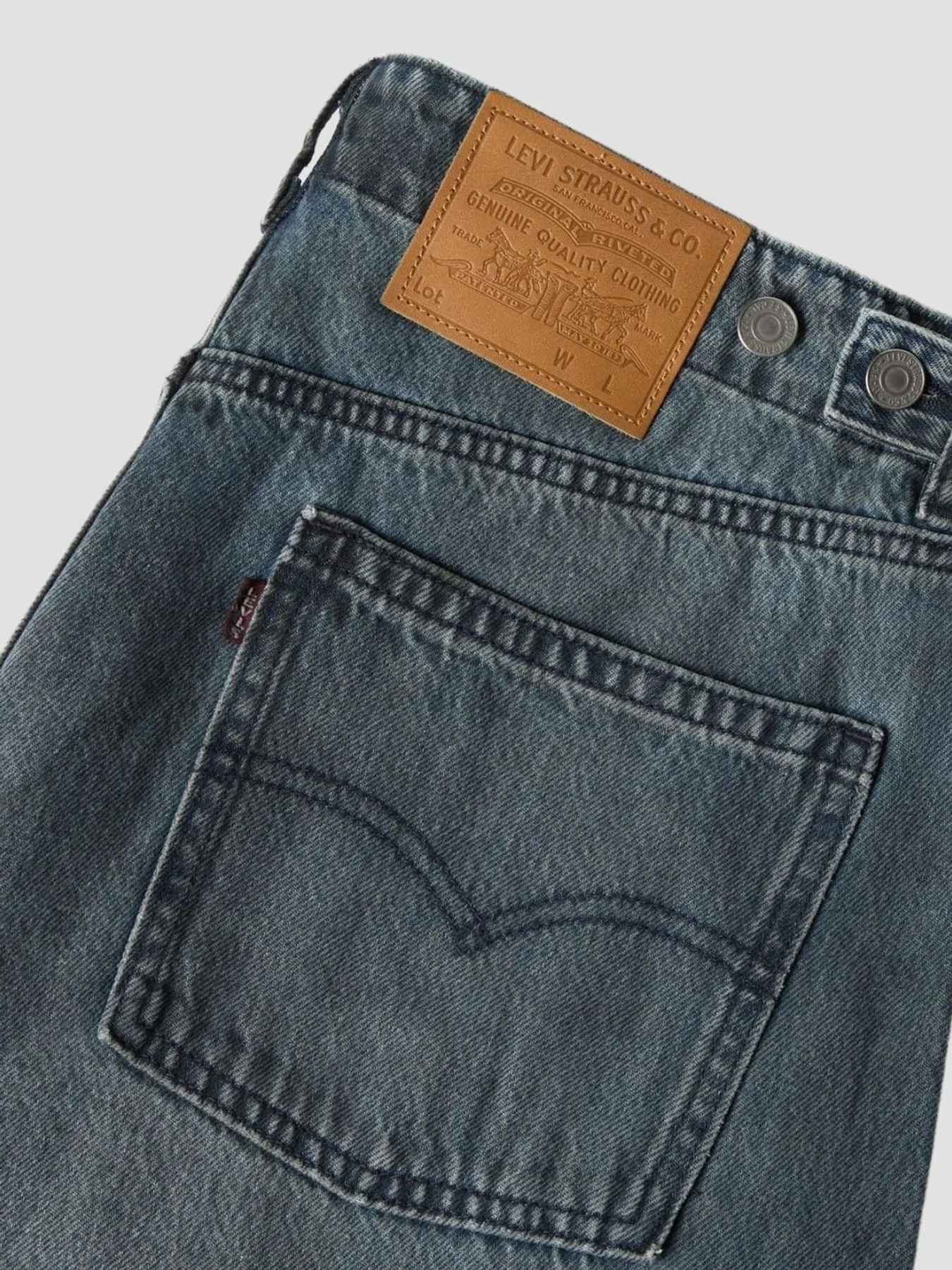 Джинсы Levi's модель 0057O;0010 Джинсы Levi's модель 0057O;0010 Фото