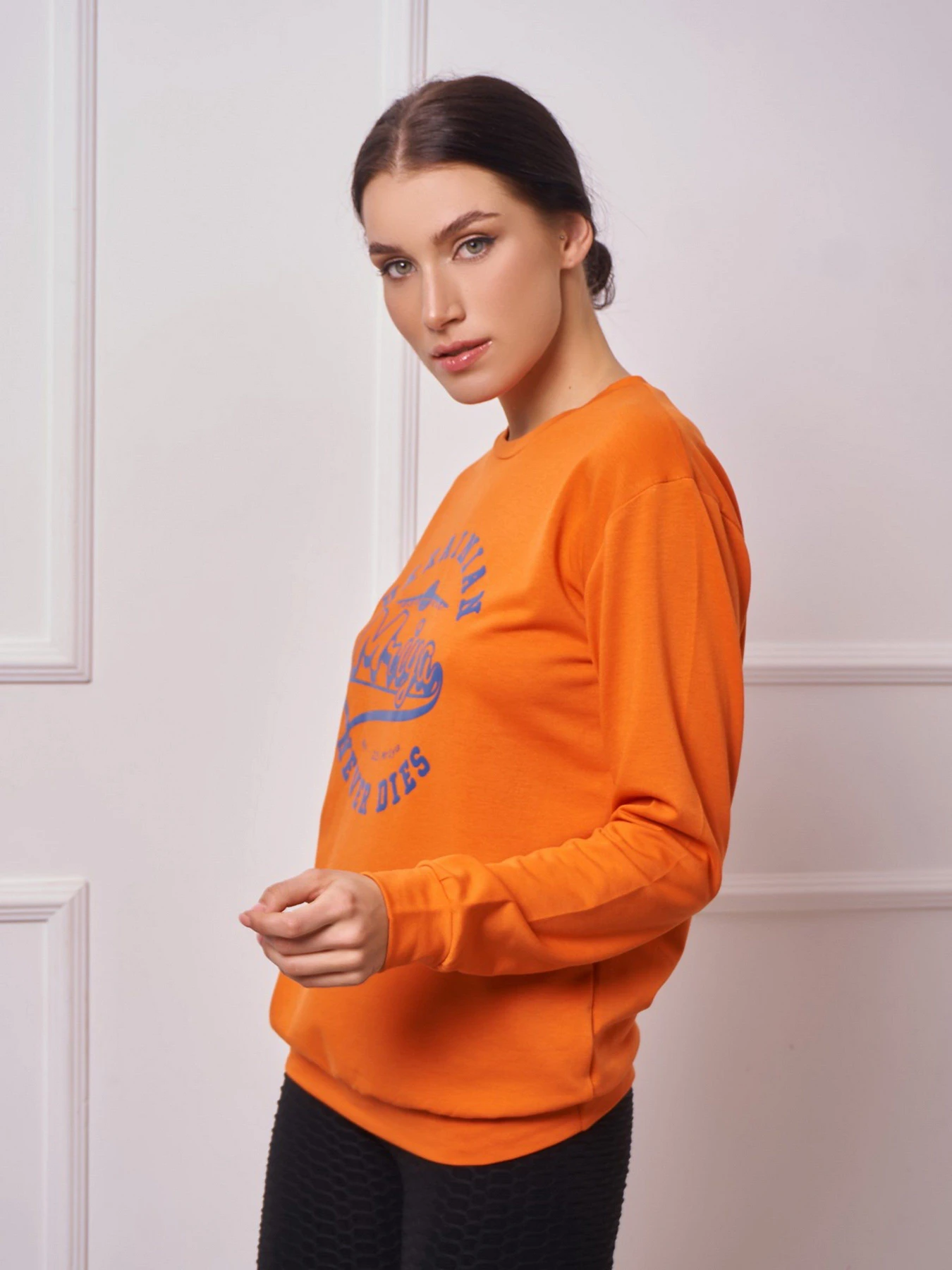 Худи и свитшоты ISSA Plus модель 13271_orange Худи и свитшоты ISSA Plus модель 13271_orange Фото
