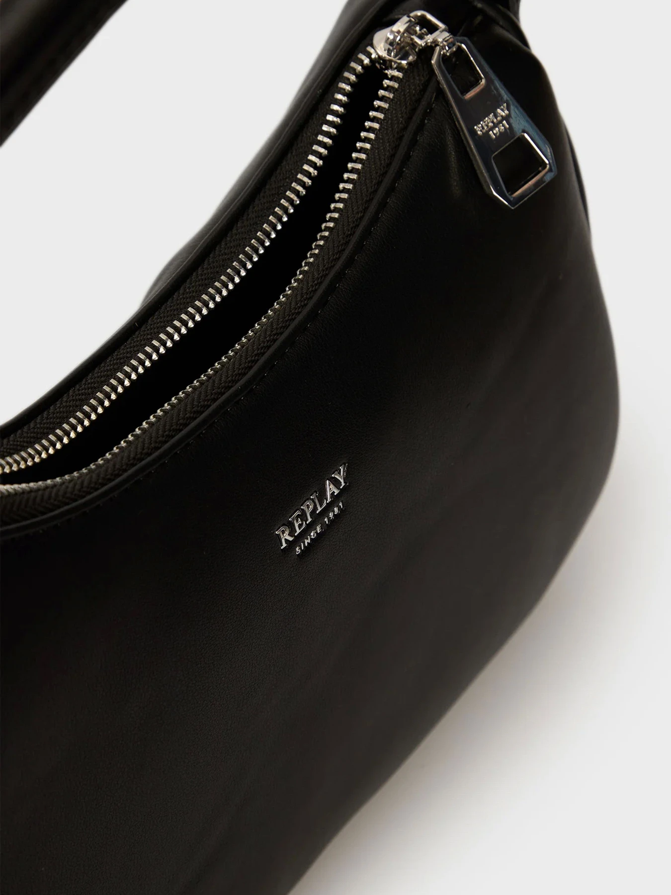 Сумки Replay модель FW3742.000.A0500D Фото