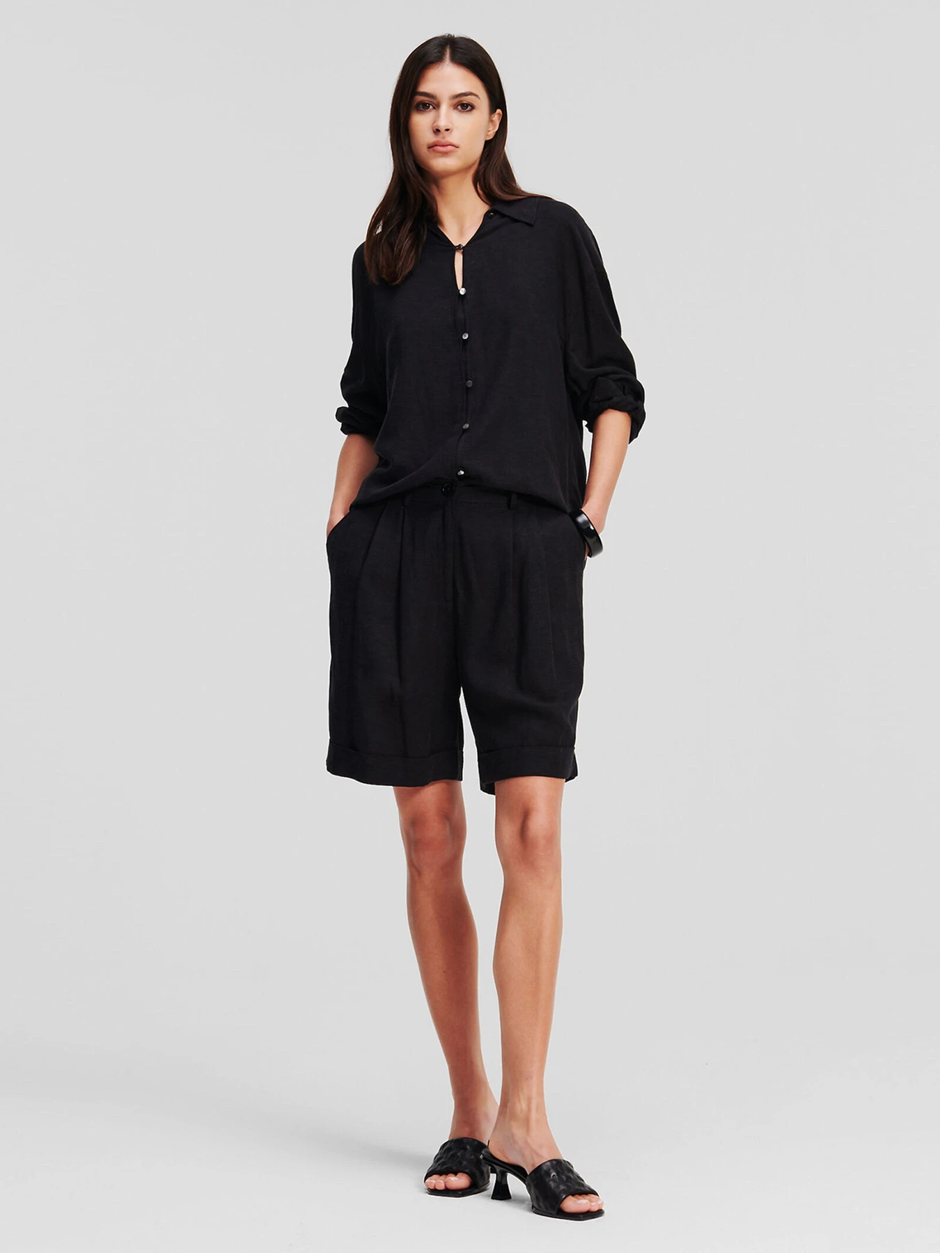 Шорты Karl Lagerfeld модель 241W1001 Шорты Karl Lagerfeld модель 241W1001 Фото
