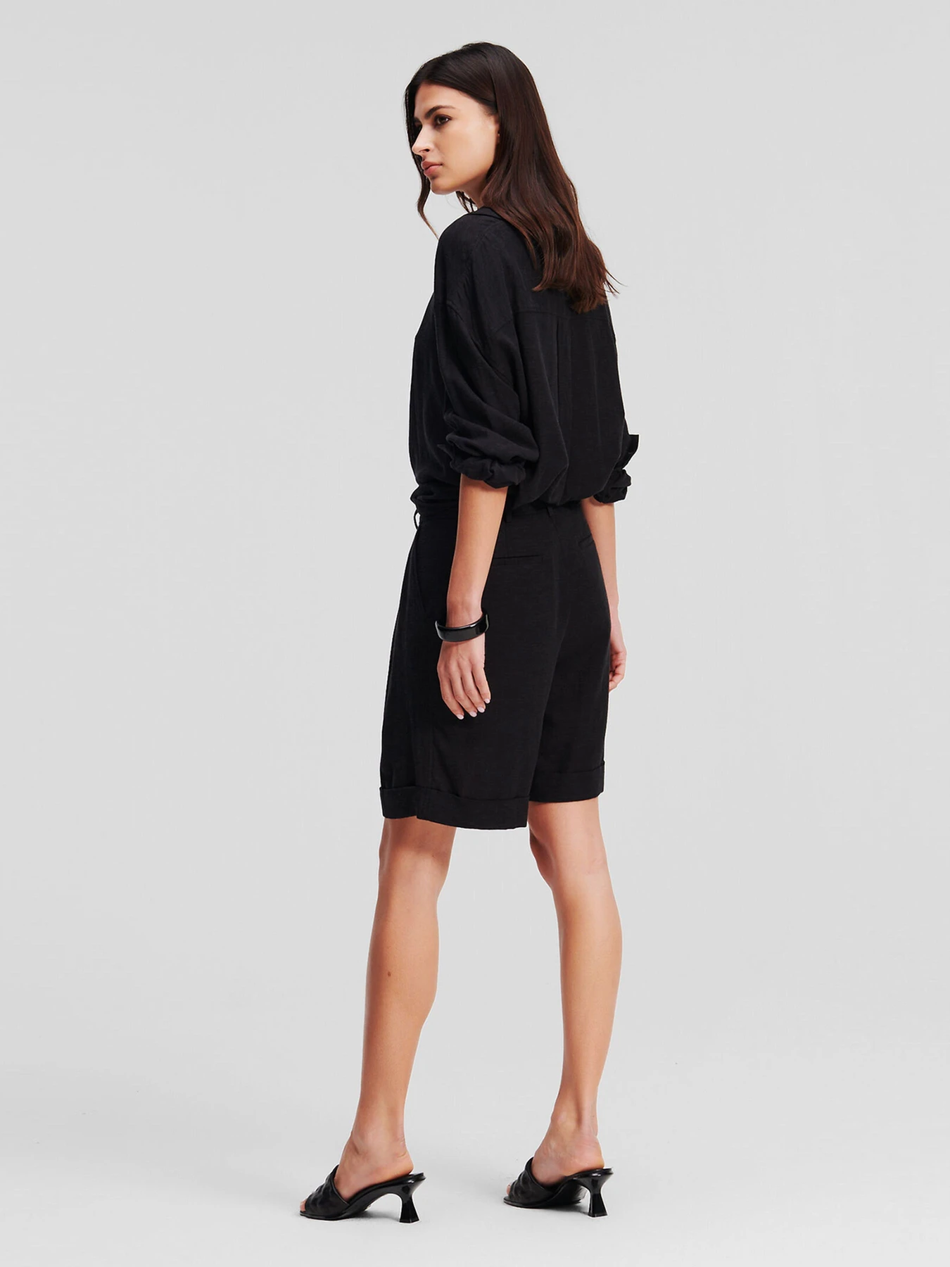 Шорты Karl Lagerfeld модель 241W1001 Шорты Karl Lagerfeld модель 241W1001 Фото