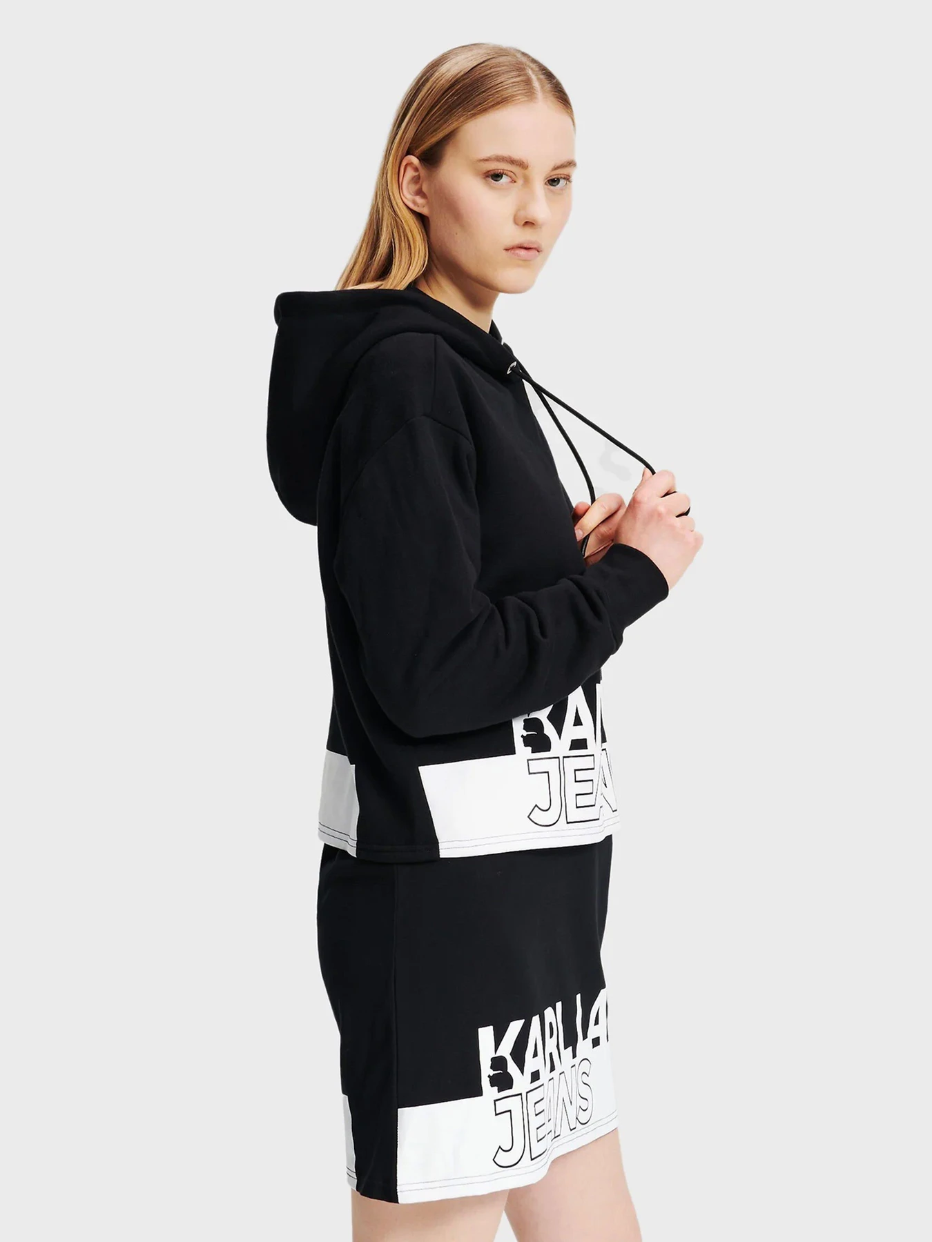 Худи и свитшоты Karl Lagerfeld Jeans модель 245J1803 Фото