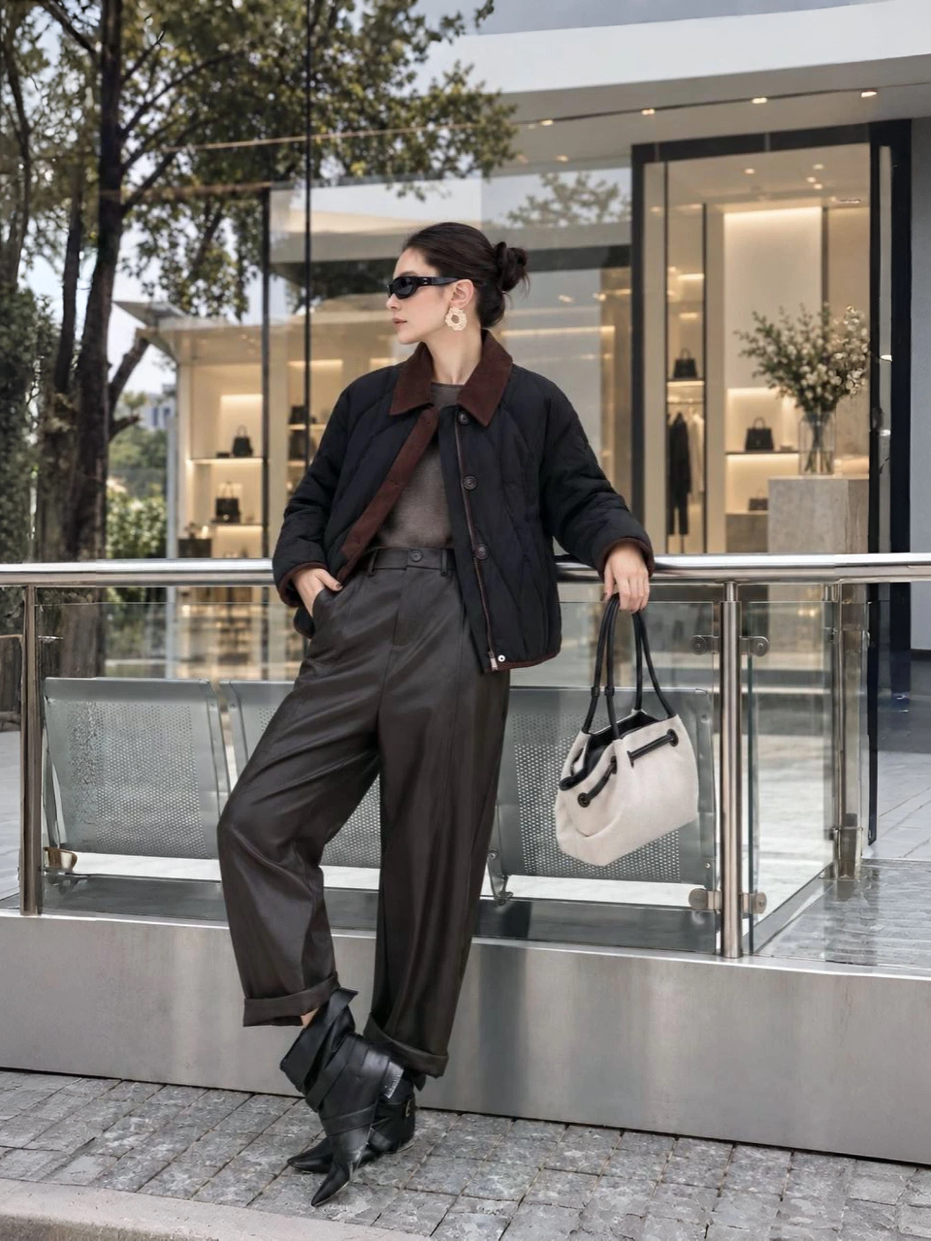 Куртки и дубленки VIVA WEAR Женская демисезонная куртка ультралегкая весна-осень Viva Wear модель 81065 модель 81065-black Куртки и дубленки VIVA WEAR Женская демисезонная куртка ультралегкая весна-осень Viva Wear модель 81065 модель 81065-black Фото