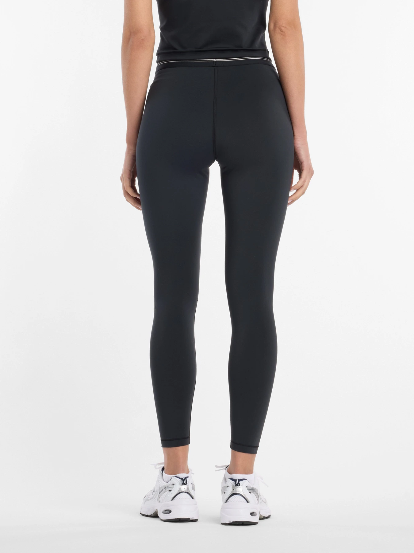 Штани New Balance AC Legging 25'' модель WB6160E1BK Штани New Balance AC Legging 25'' модель WB6160E1BK Фото