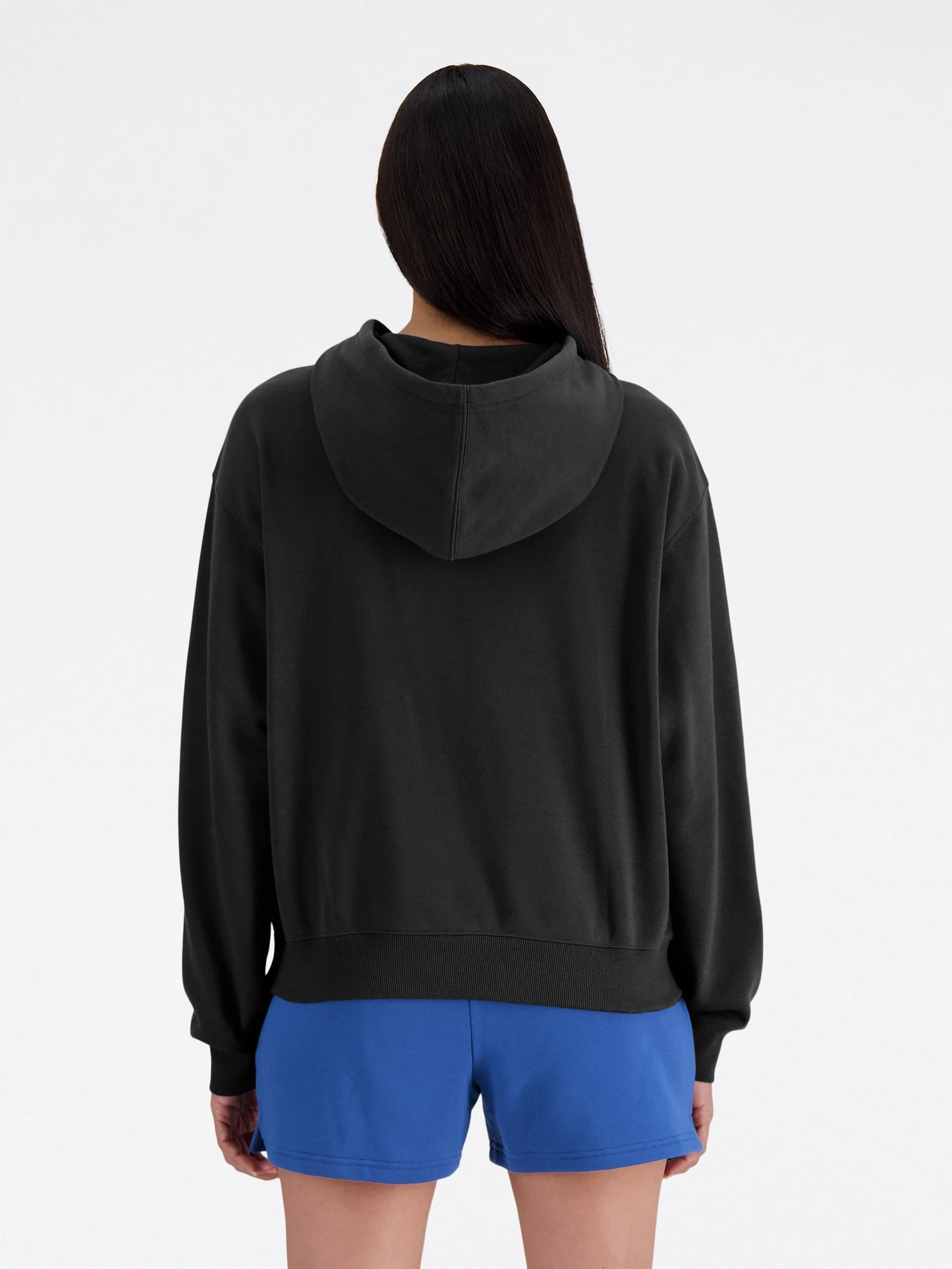 Худи и свитшоты New Balance Essentials Fleece модель WT41510BK Фото