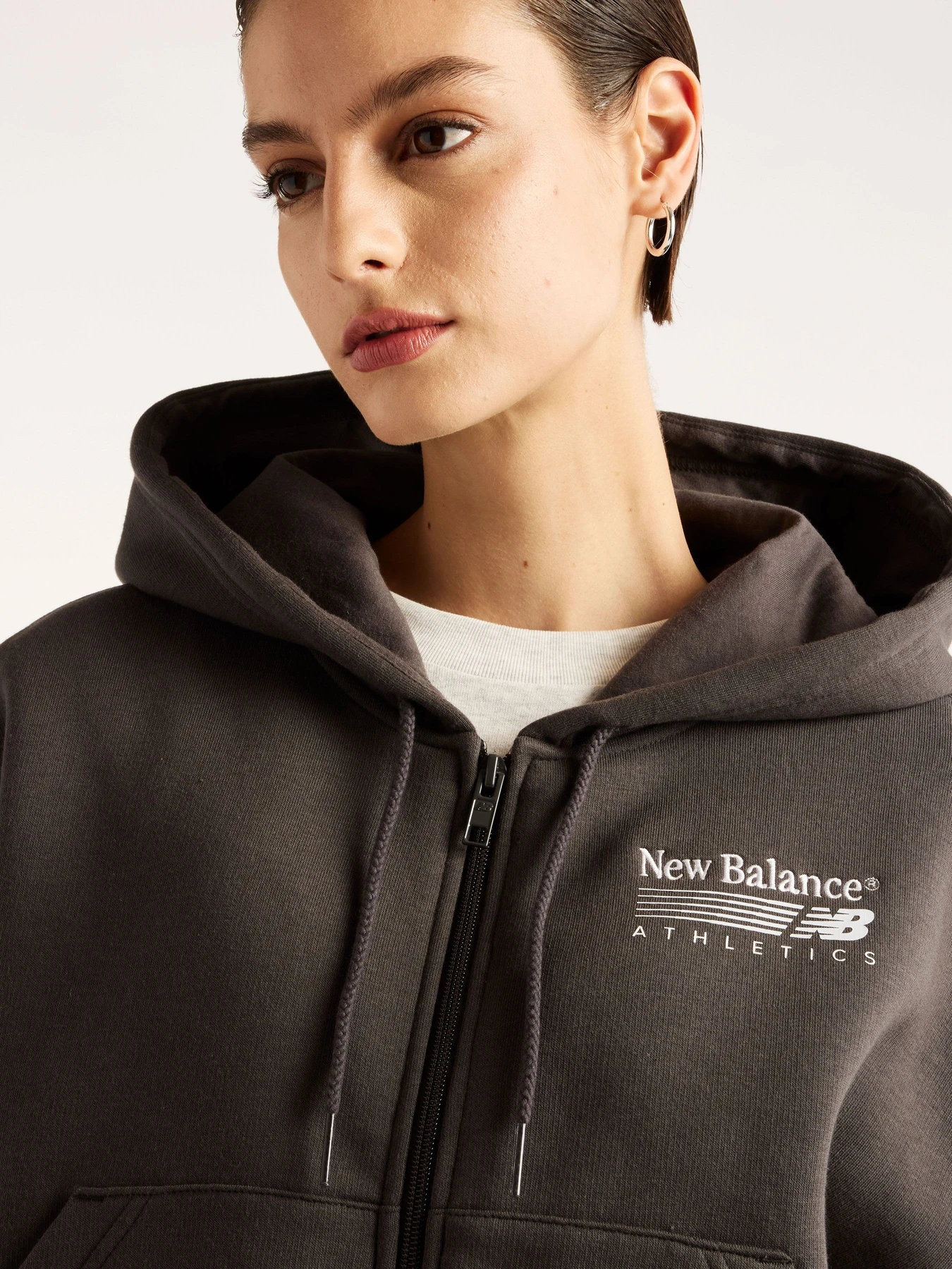 Худи и свитшоты New Balance Trackside Fleece Full Zip модель WJ62P2UPBLK Худи и свитшоты New Balance Trackside Fleece Full Zip модель WJ62P2UPBLK Фото