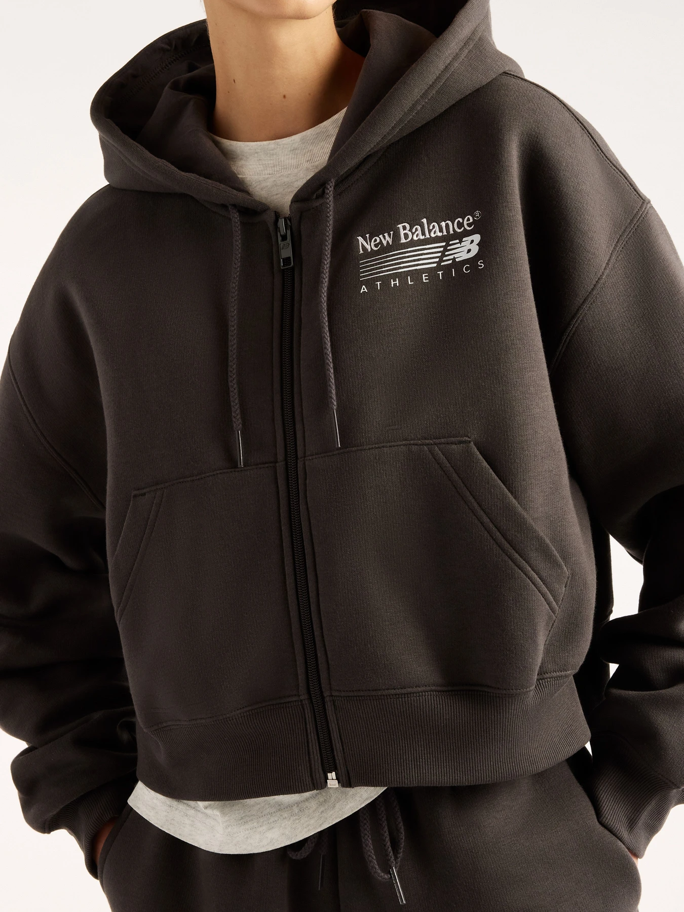 Худи и свитшоты New Balance Trackside Fleece Full Zip модель WJ62P2UPBLK Худи и свитшоты New Balance Trackside Fleece Full Zip модель WJ62P2UPBLK Фото