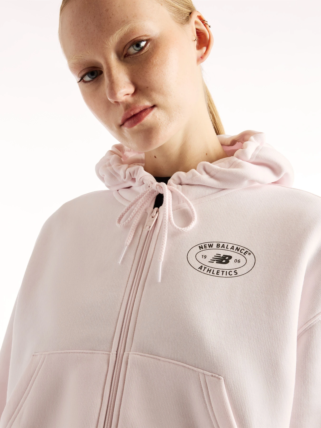 Худи и свитшоты New Balance Reimagined Fleece Full Zip модель WJ62C4N2AAA Фото