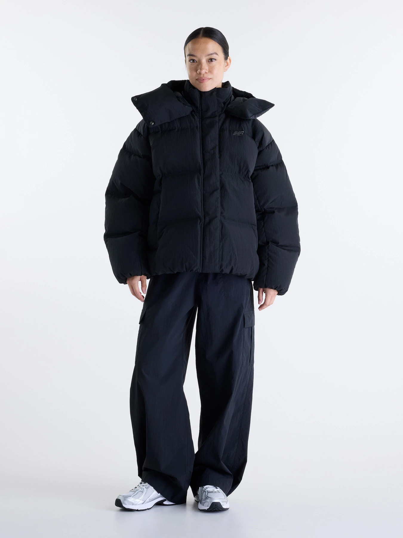 Куртки и дубленки New Balance Premium Puffer модель WJ6268B9BK Фото