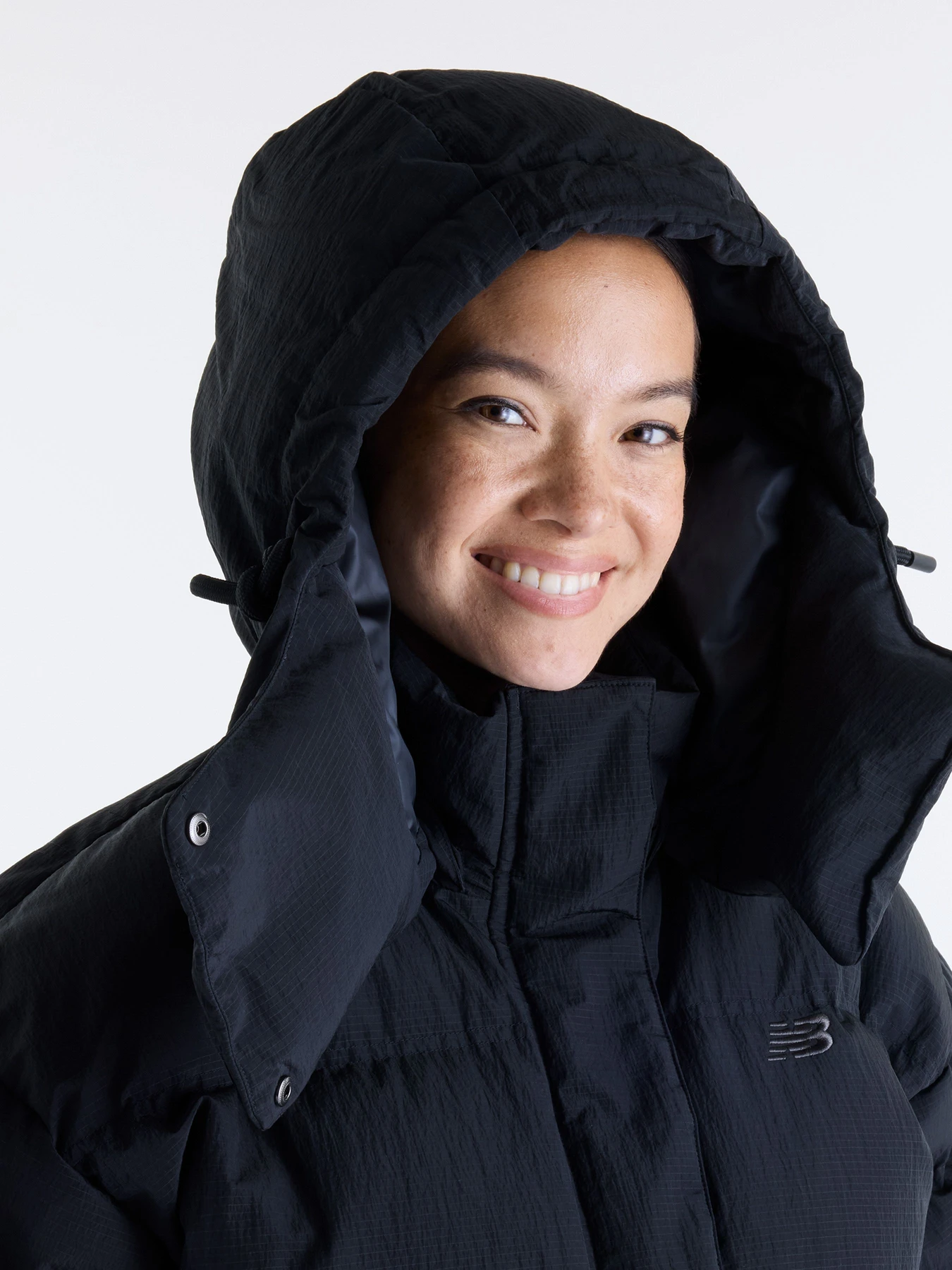 Куртки и дубленки New Balance Premium Puffer модель WJ6268B9BK Фото