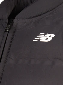 Куртки и дубленки New Balance Cropped Bonded модель YJ62R0JYBK Фото
