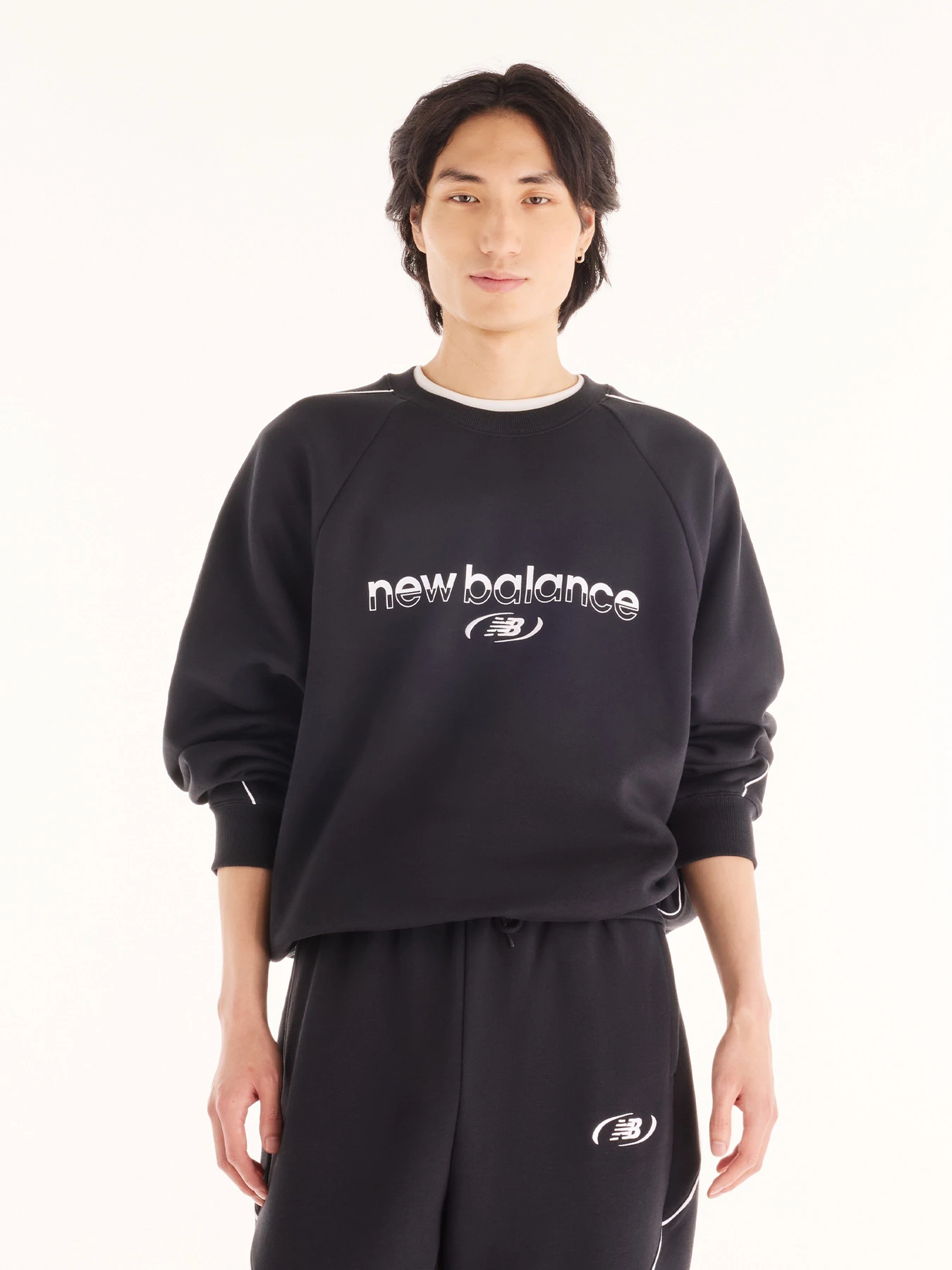 Худі та світшоти New Balance Trackside Fleece Crew модель MT6255WPBK Худі та світшоти New Balance Trackside Fleece Crew модель MT6255WPBK Фото