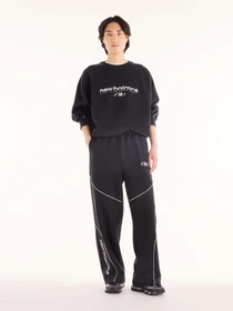 Худі та світшоти New Balance Trackside Fleece Crew модель MT6255WPBK Фото