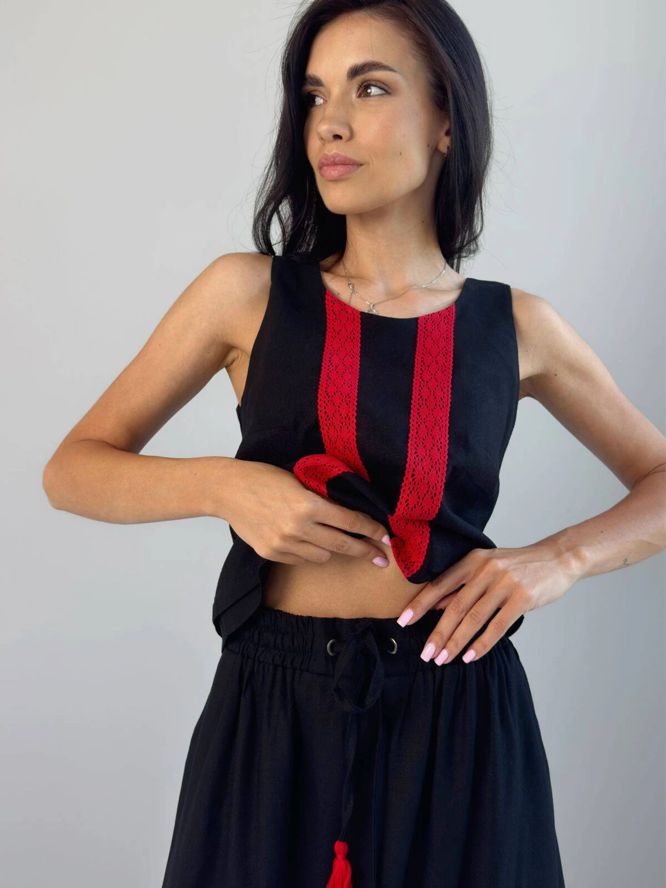 Костюми NENKA модель nenka3848-c01-chornij Костюми NENKA модель nenka3848-c01-chornij Фото
