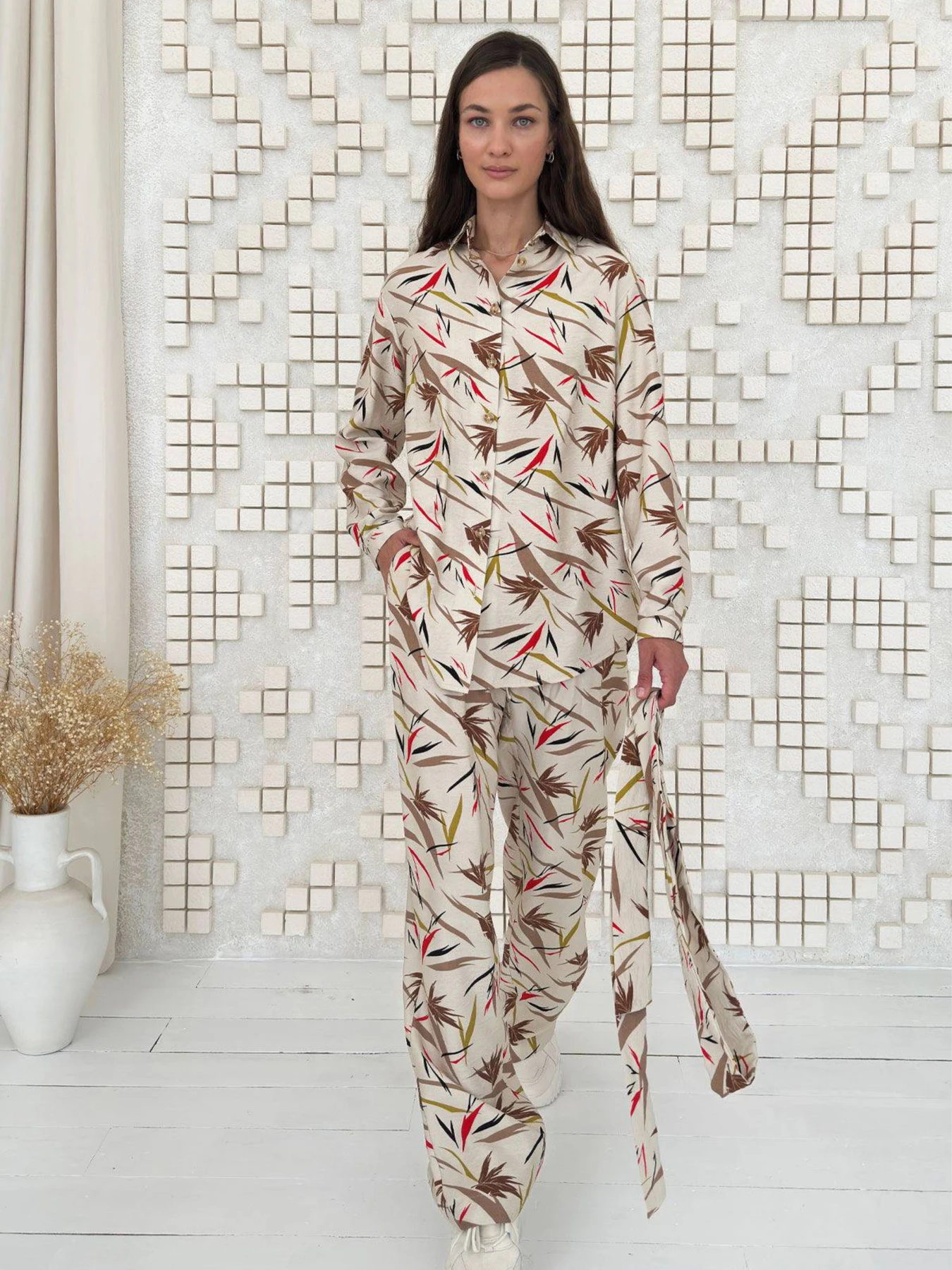 Костюми NENKA модель nenka3556-c01-bezhevij-print Костюми NENKA модель nenka3556-c01-bezhevij-print Фото