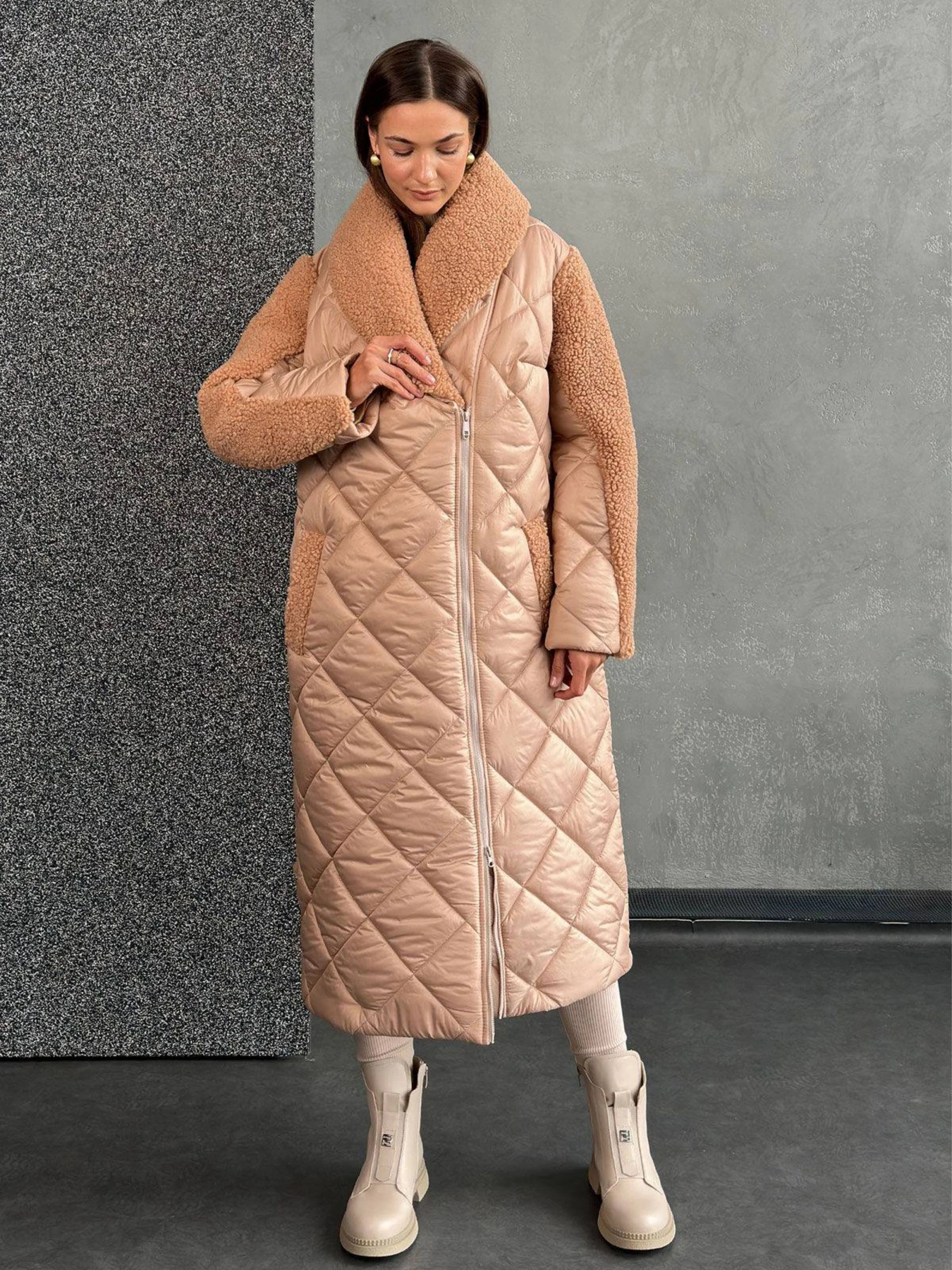 Куртки и дубленки NENKA модель nenka3607-c02-bezhevij Куртки и дубленки NENKA модель nenka3607-c02-bezhevij Фото