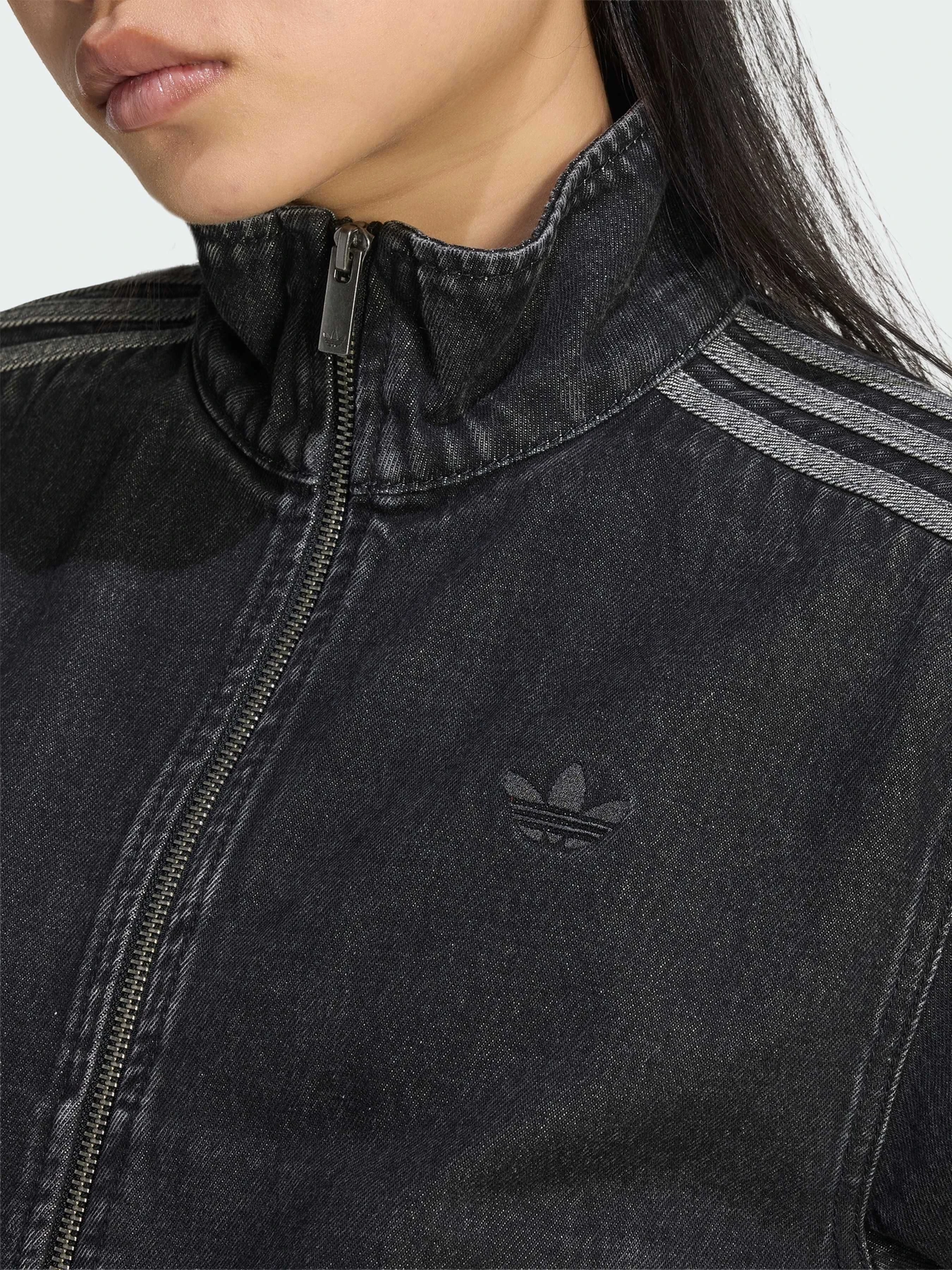 Куртки и дубленки Adidas модель IB6917 Куртки и дубленки Adidas модель IB6917 Фото