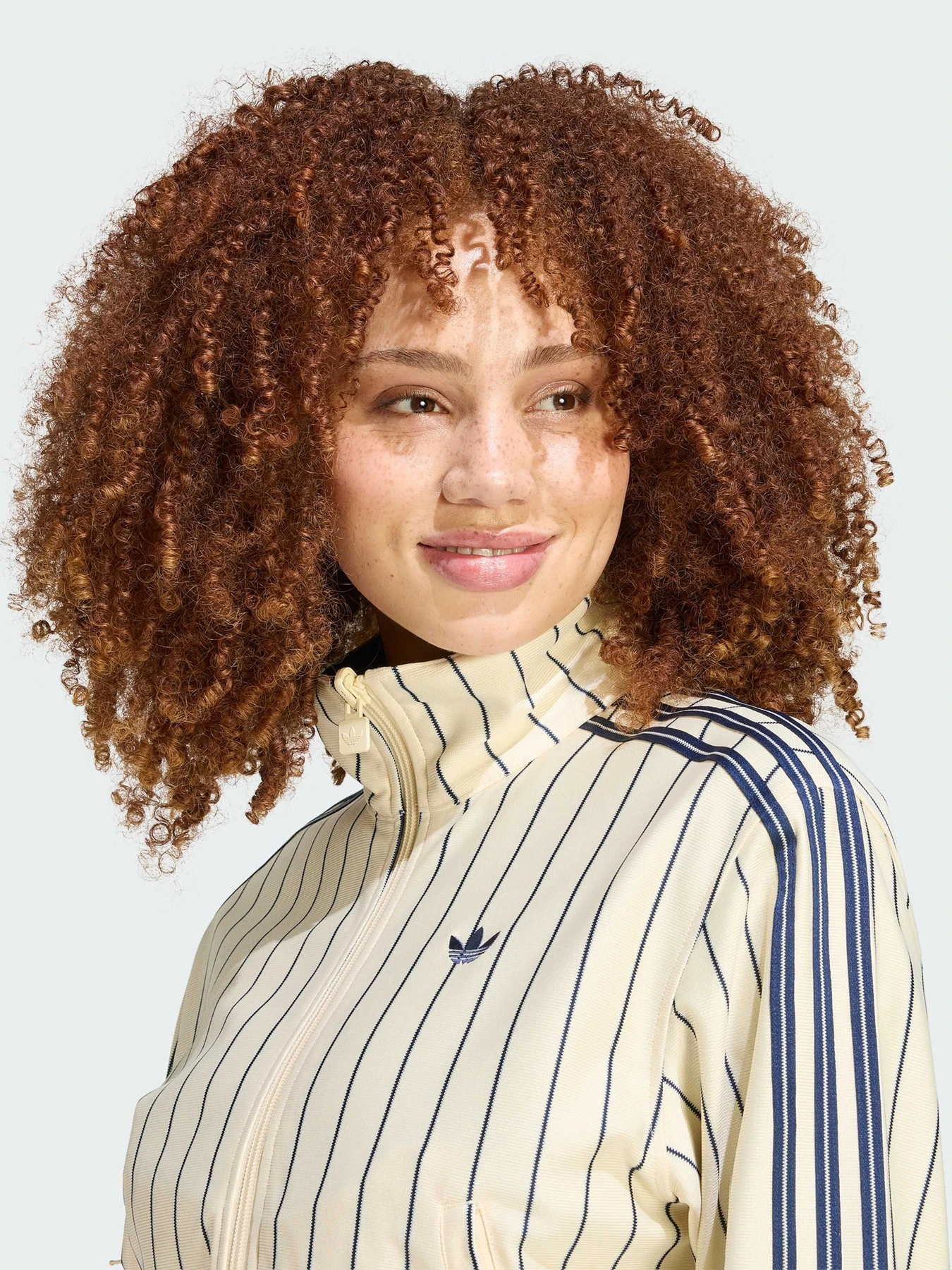 Худи и свитшоты Adidas модель KR7031 Фото