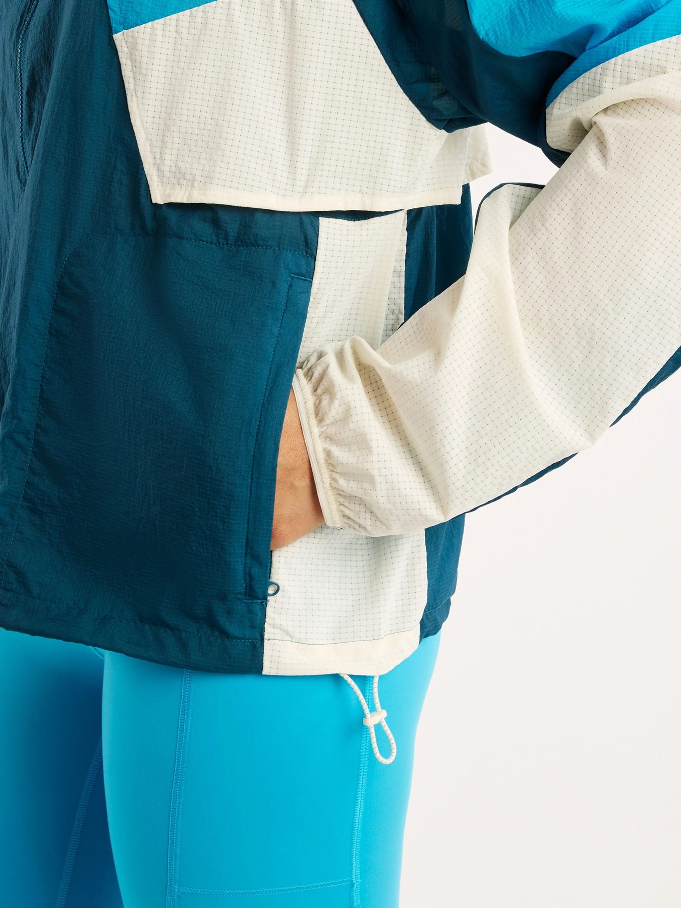Куртки и дубленки New Balance RC Jacket модель WJ61J326STS Куртки и дубленки New Balance RC Jacket модель WJ61J326STS Фото