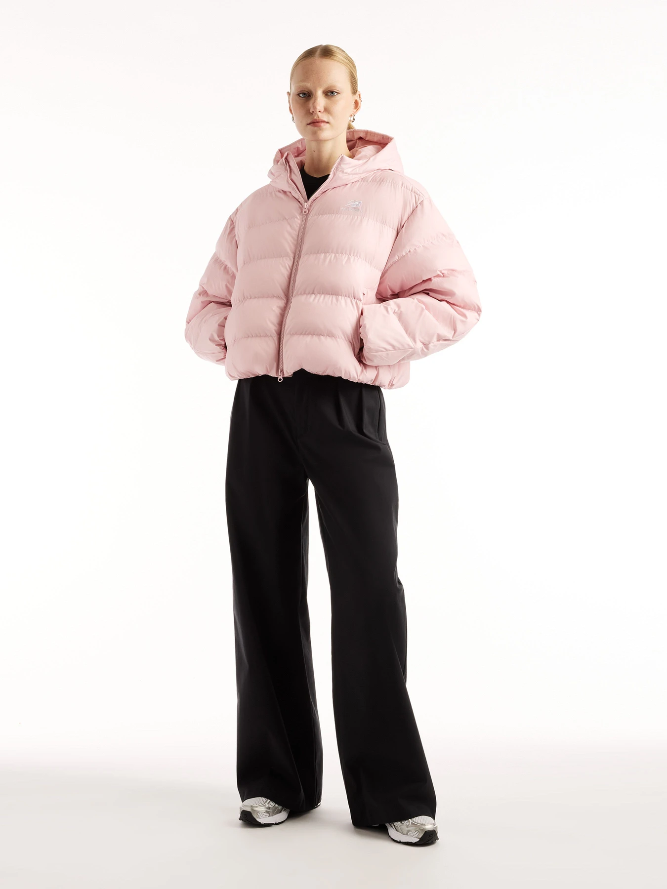 Куртки и дубленки New Balance Boston Puffer модель WJ62V5SNPHK Куртки и дубленки New Balance Boston Puffer модель WJ62V5SNPHK Фото