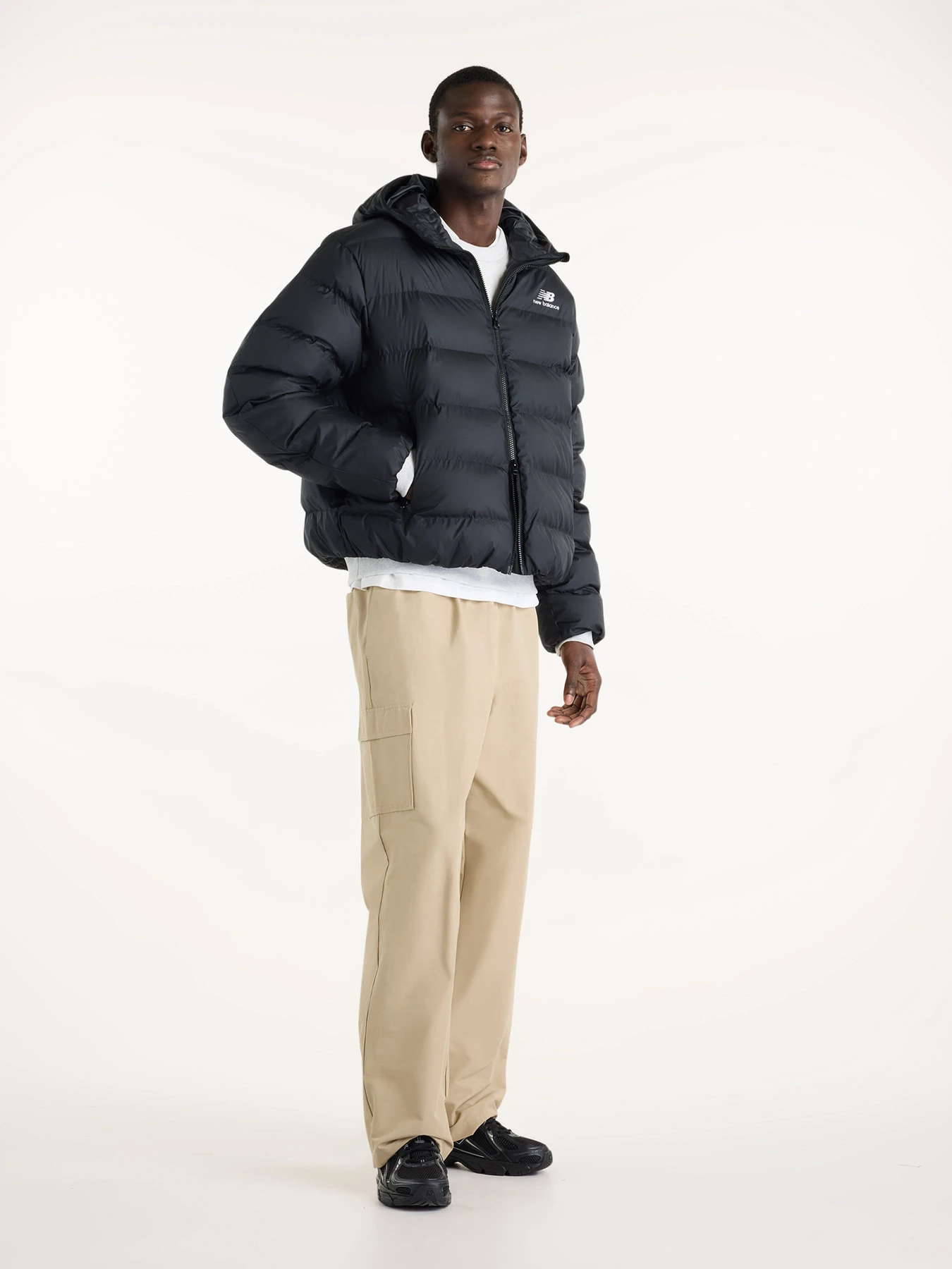 Куртки и дубленки New Balance Boston Puffer модель MJ62G17OBK Куртки и дубленки New Balance Boston Puffer модель MJ62G17OBK Фото