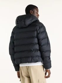 Куртки и дубленки New Balance Boston Puffer модель MJ62G17OBK Фото