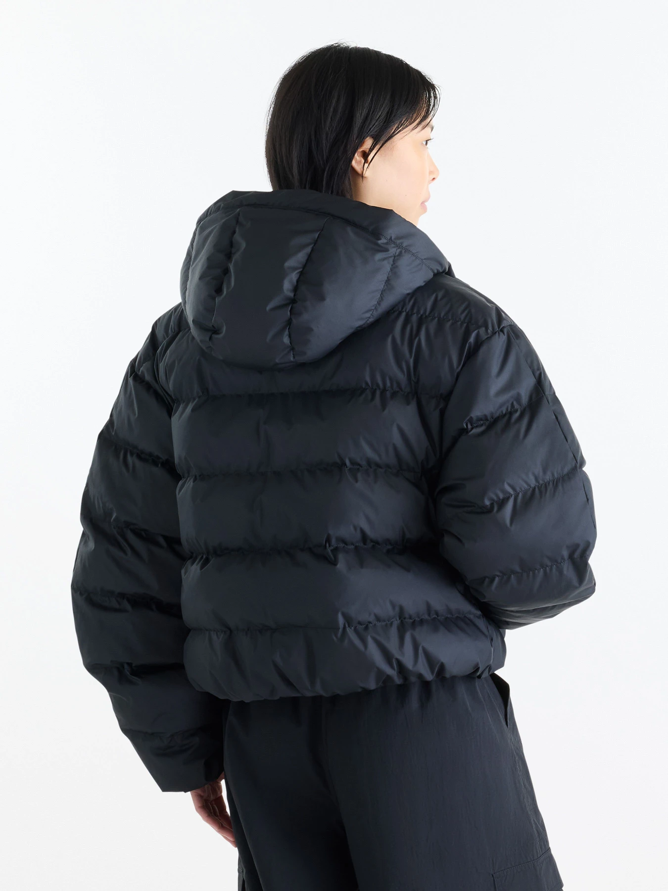 Куртки и дубленки New Balance Boston Puffer модель WJ62V5SNBK Куртки и дубленки New Balance Boston Puffer модель WJ62V5SNBK Фото